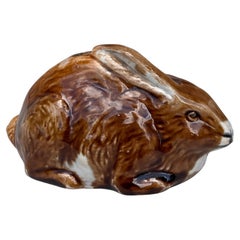 Coniglio salvadanaio francese in maiolica Circa 1900