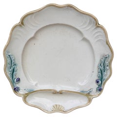 Assiette à asperges en majolique française, vers 1890