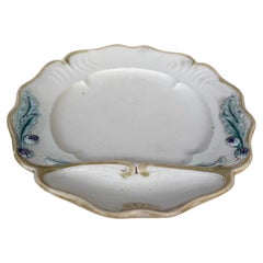 Assiette à asperges en majolique française, vers 1890