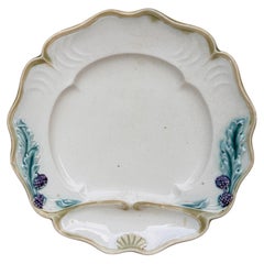 Assiette à asperges en majolique française, vers 1890