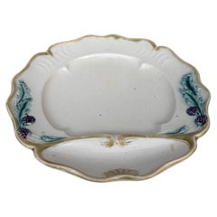 Assiette à asperges en majolique française, vers 1890