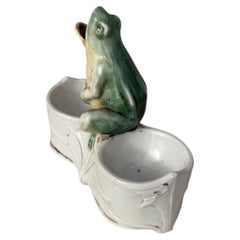 Salero alemán de porcelana con forma de rana, de alrededor de 1930