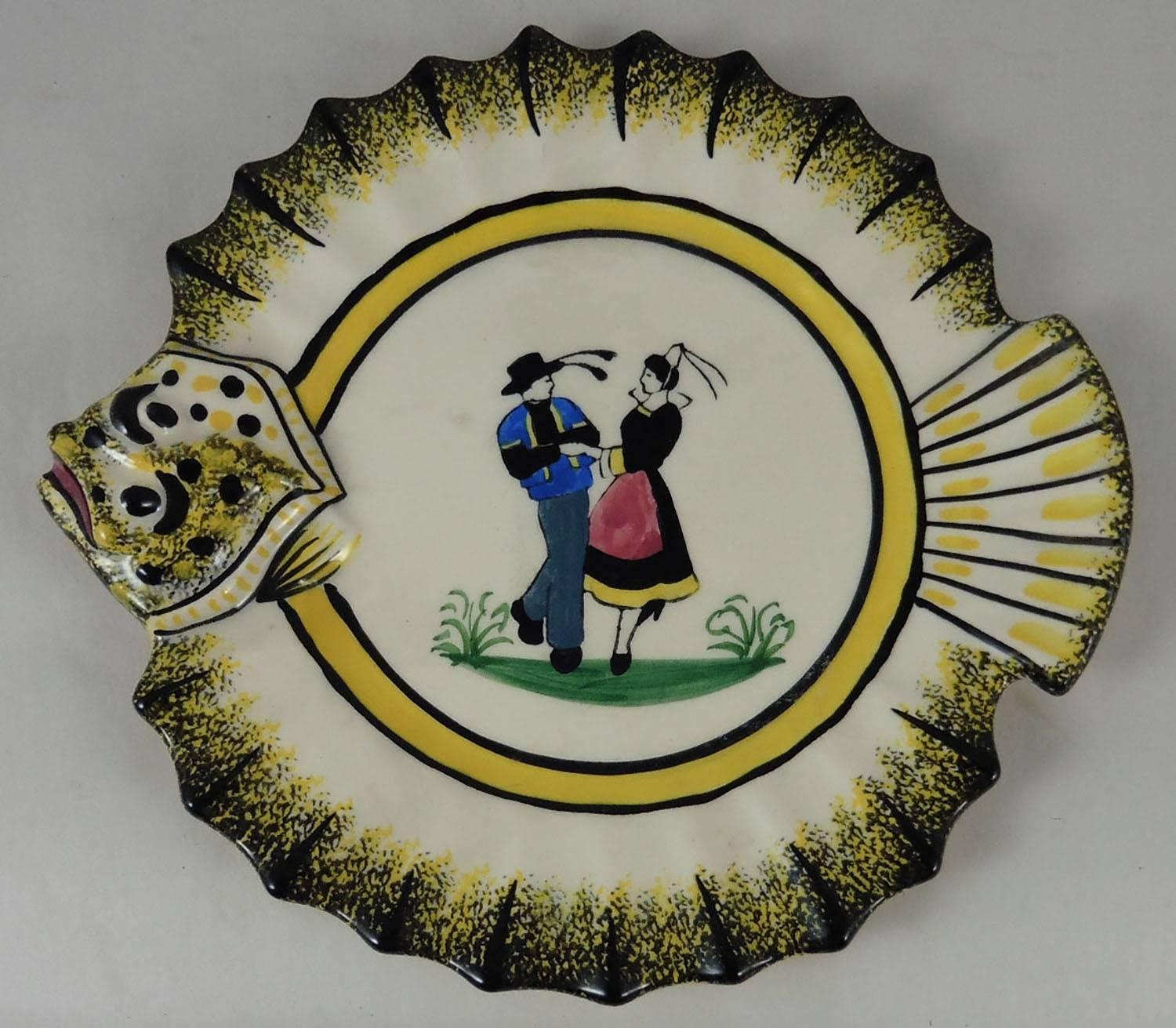 Complete French Faience Fish Service Henriot Quimper, circa 1940 In Excellent Condition In Austin, TX