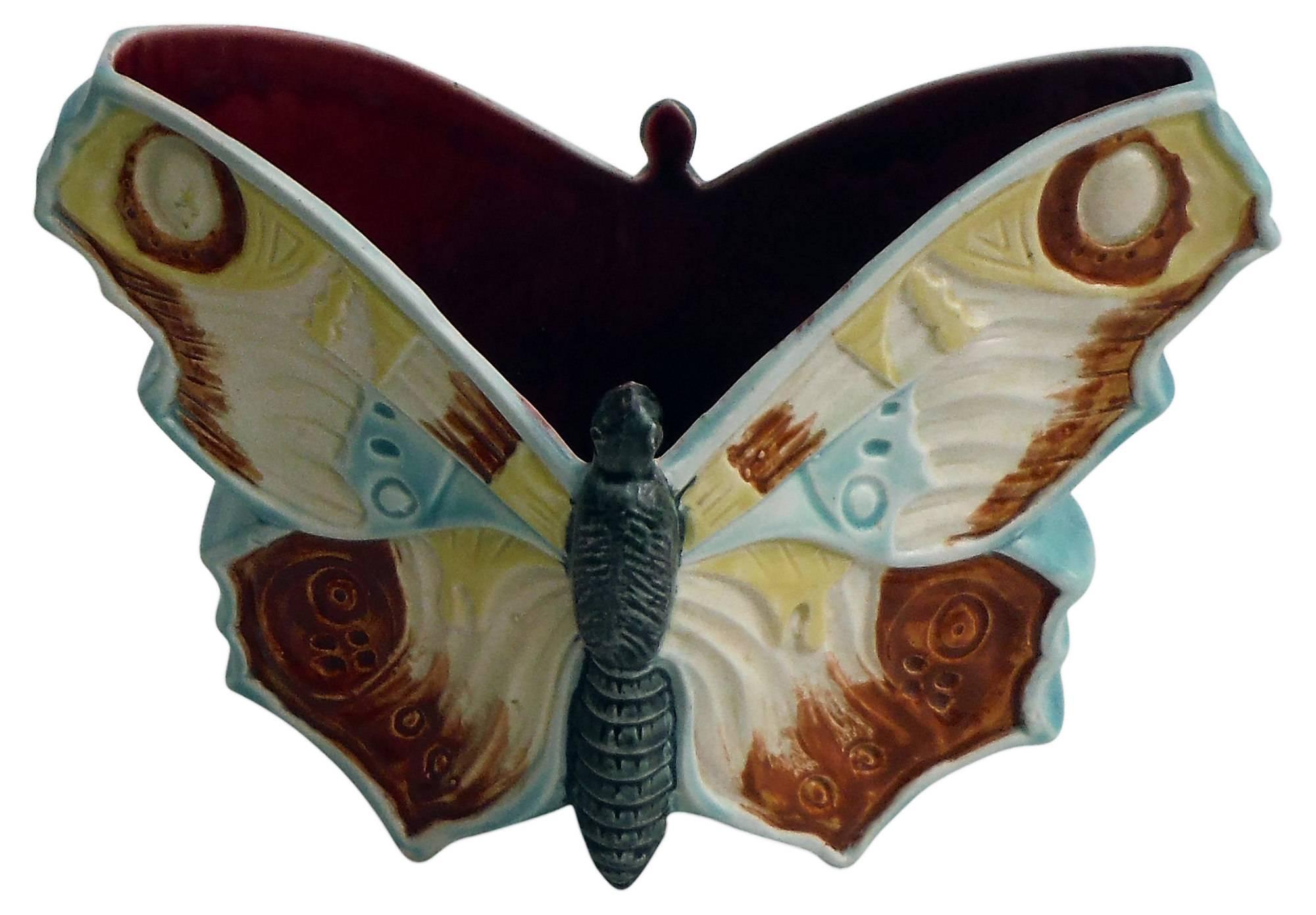 Unusual Majolica butterfly jardiniere from North of France, possibly Orchies, circa 1890.
This Majolica is a typical of the Art Nouveau period with the naturalistic inspiration like butterfly, dragonfly.