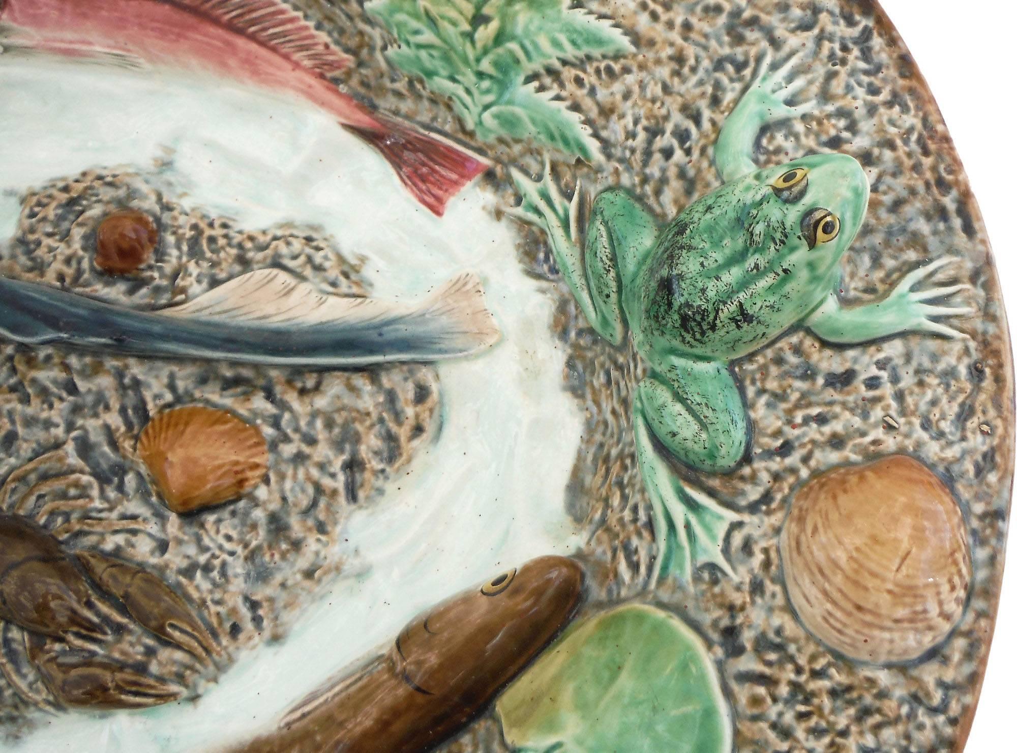 Victorien Grand plat mural en majolique Palissy Fishs du 19ème siècle en vente