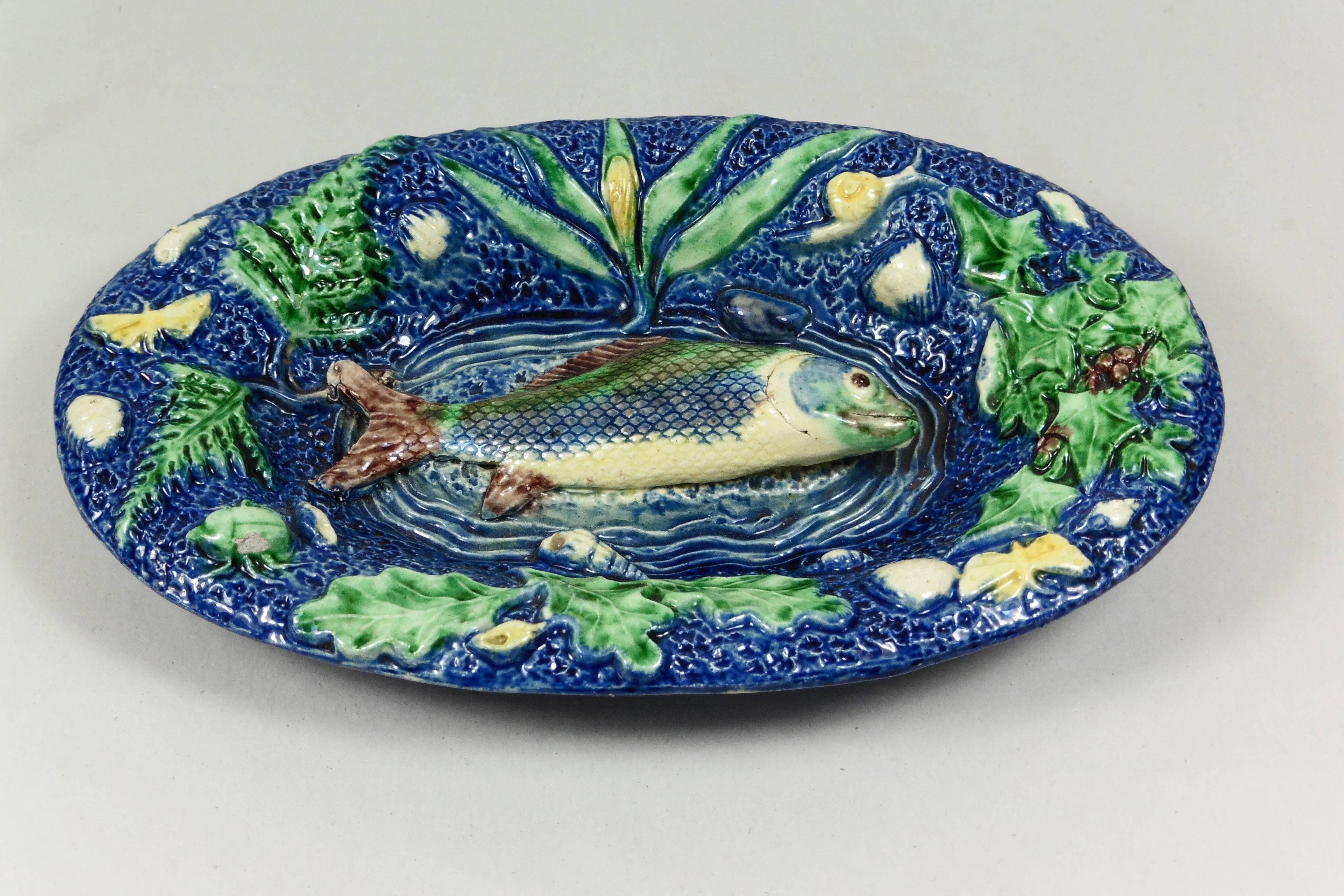 19th Century small oval Palissy platter attributed to Thomas Sergent.
Thomas Victor Sergent was an active member of the School of Paris with others ceramists he made platters and other several others pieces like vases, tobacco jars, jardinières. He