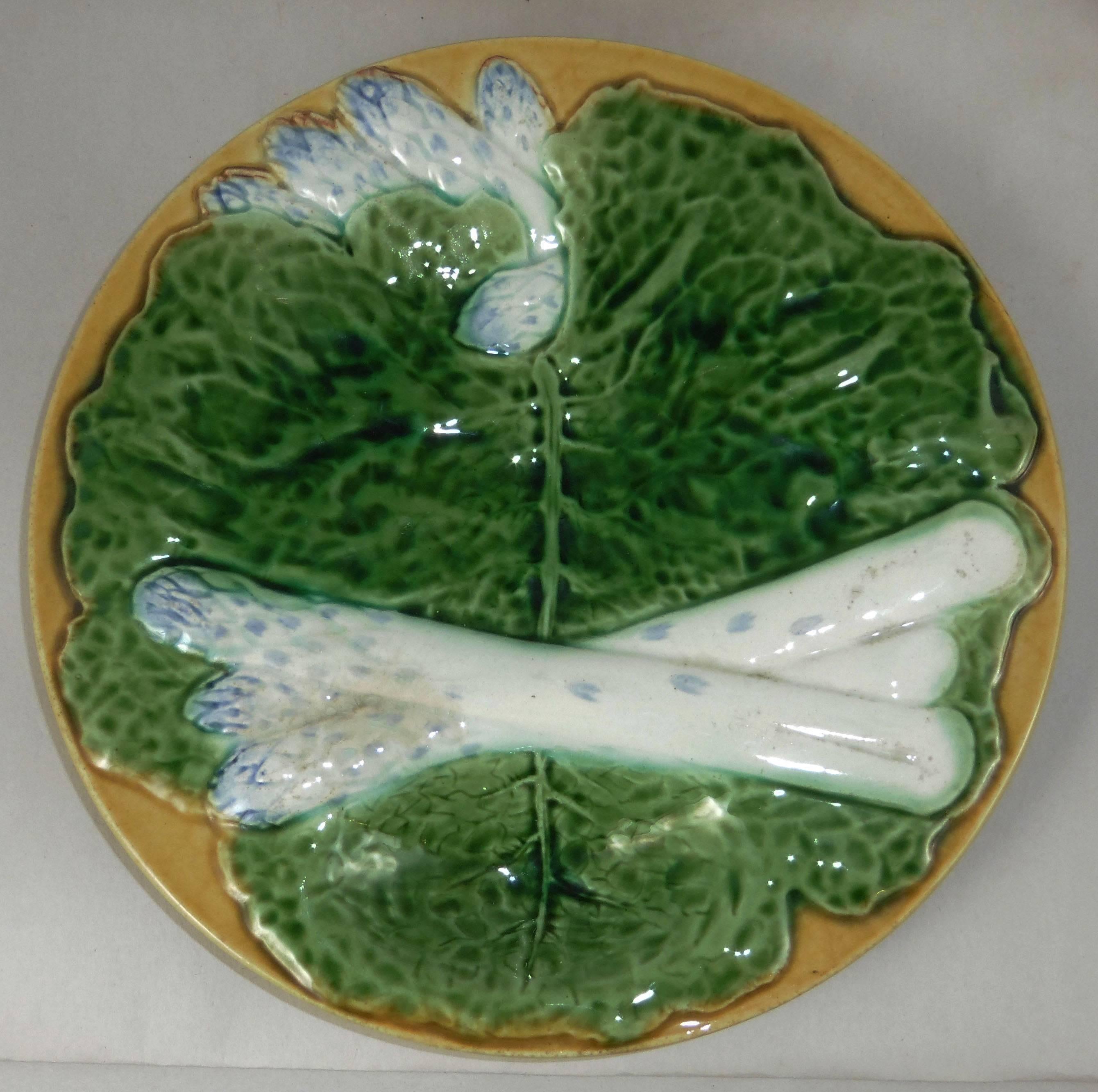 Country 19th Century Majolica Asparagus Plate with Cabbage Leaves Creil & Montereau