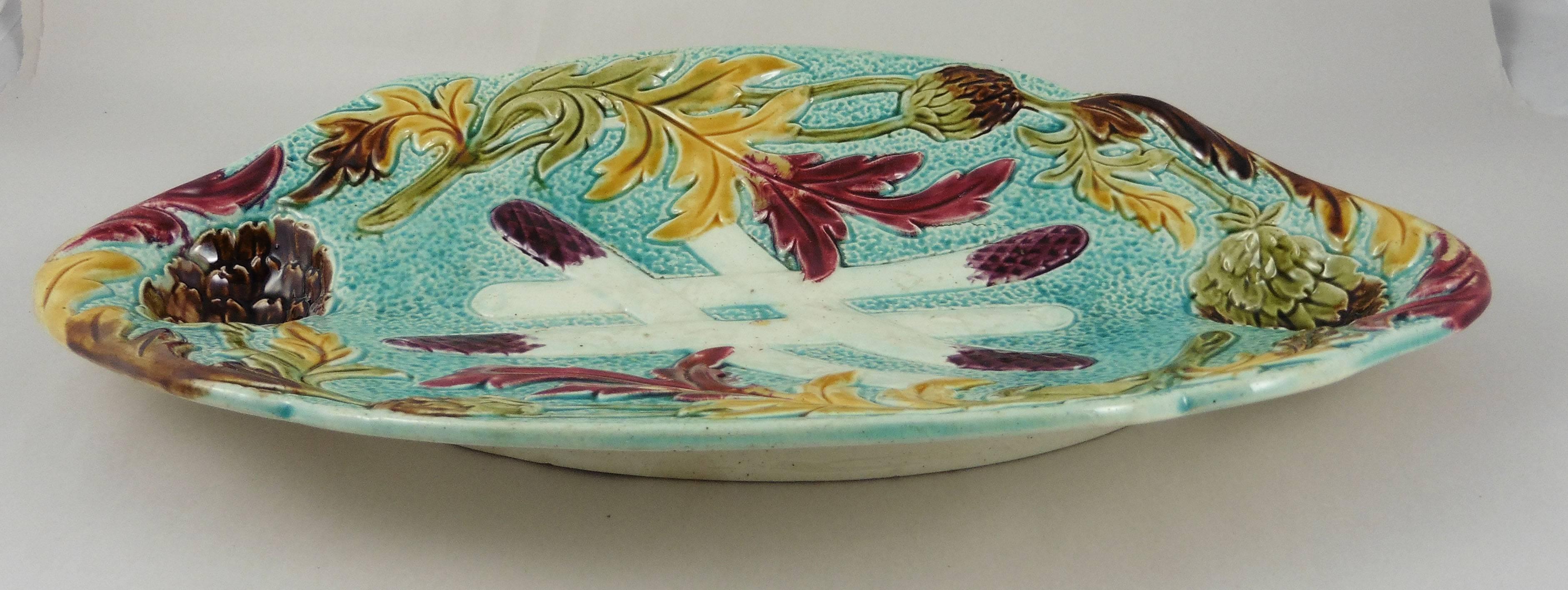 A very colorful Majolica asparagus and artichoke platter attributed to Orchies.
(North of France), circa 1880.
Every important French manufactures produced at the end of the 19th asparagus and artichoke sets.
  