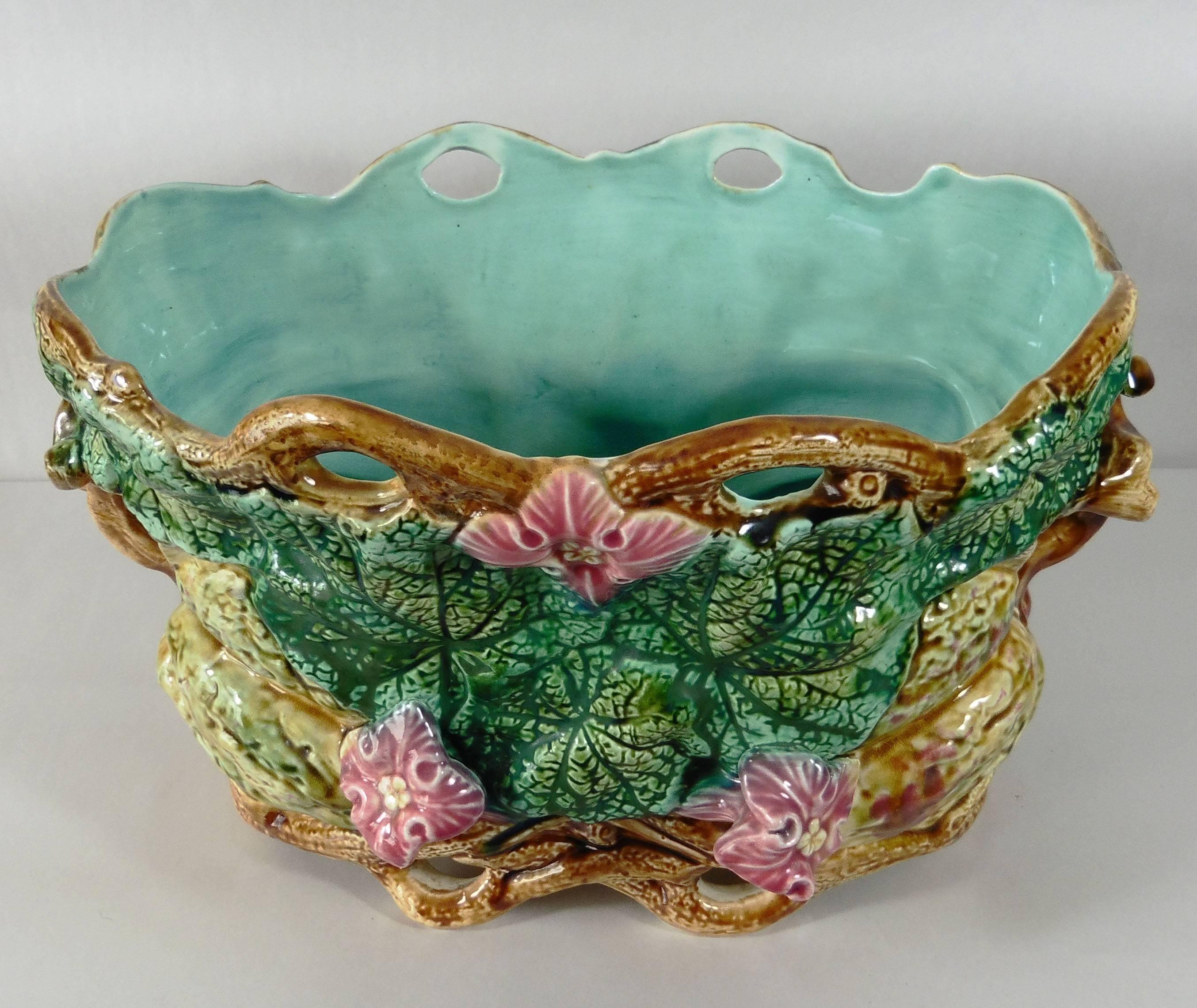 Charming 19th century Majolica pumpkin jardinière with pink flowers signed Onnaing.
The Manufacture of onnaing is inspired by the Naturalistic movement of the end of 19th century with this large jardinière in a pumpkin shape decorated with leaves,