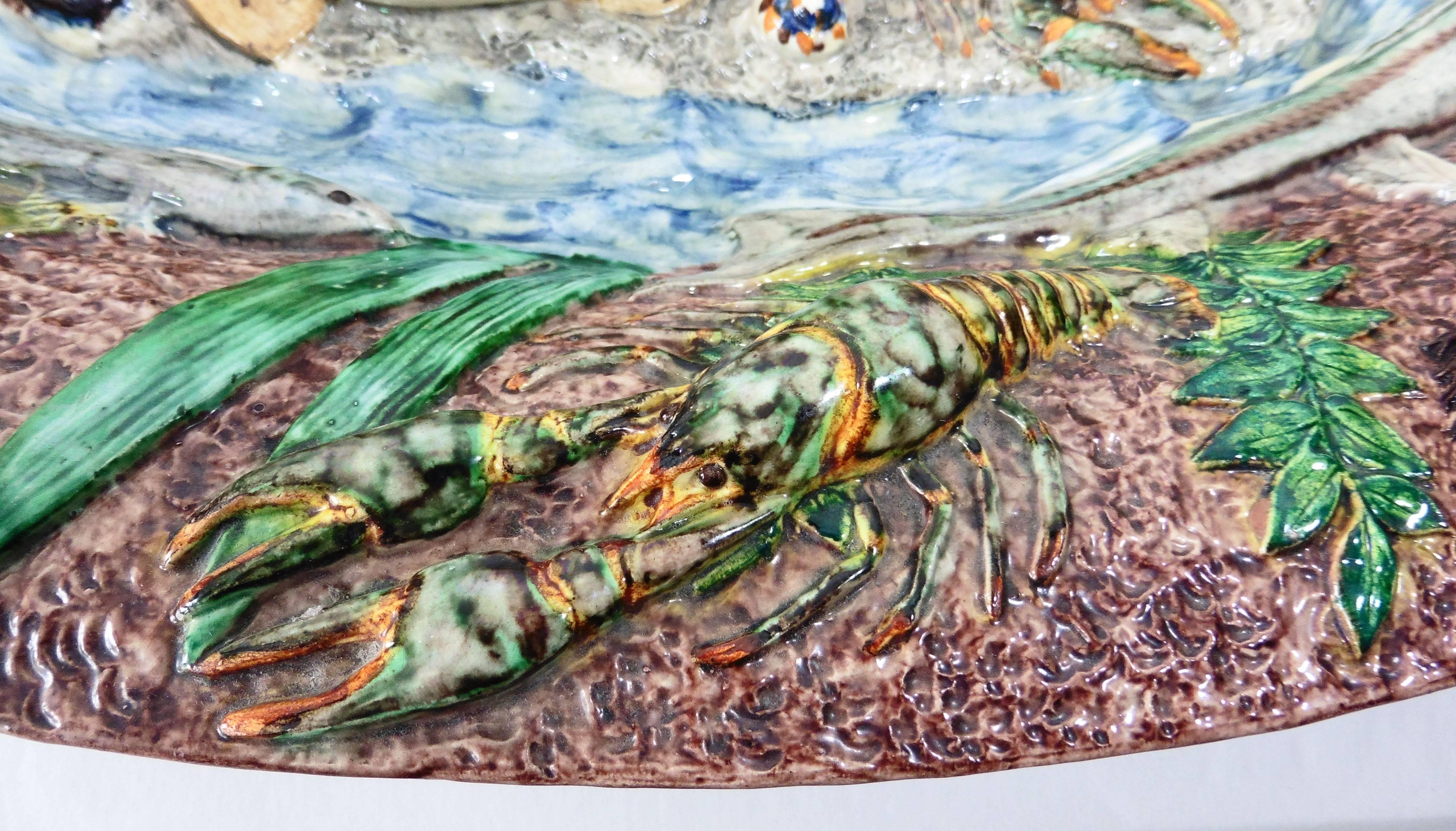 Grand plateau mural en majolique du 19ème siècle en forme de poisson Palissy de Thomas Sergent Bon état - En vente à Austin, TX