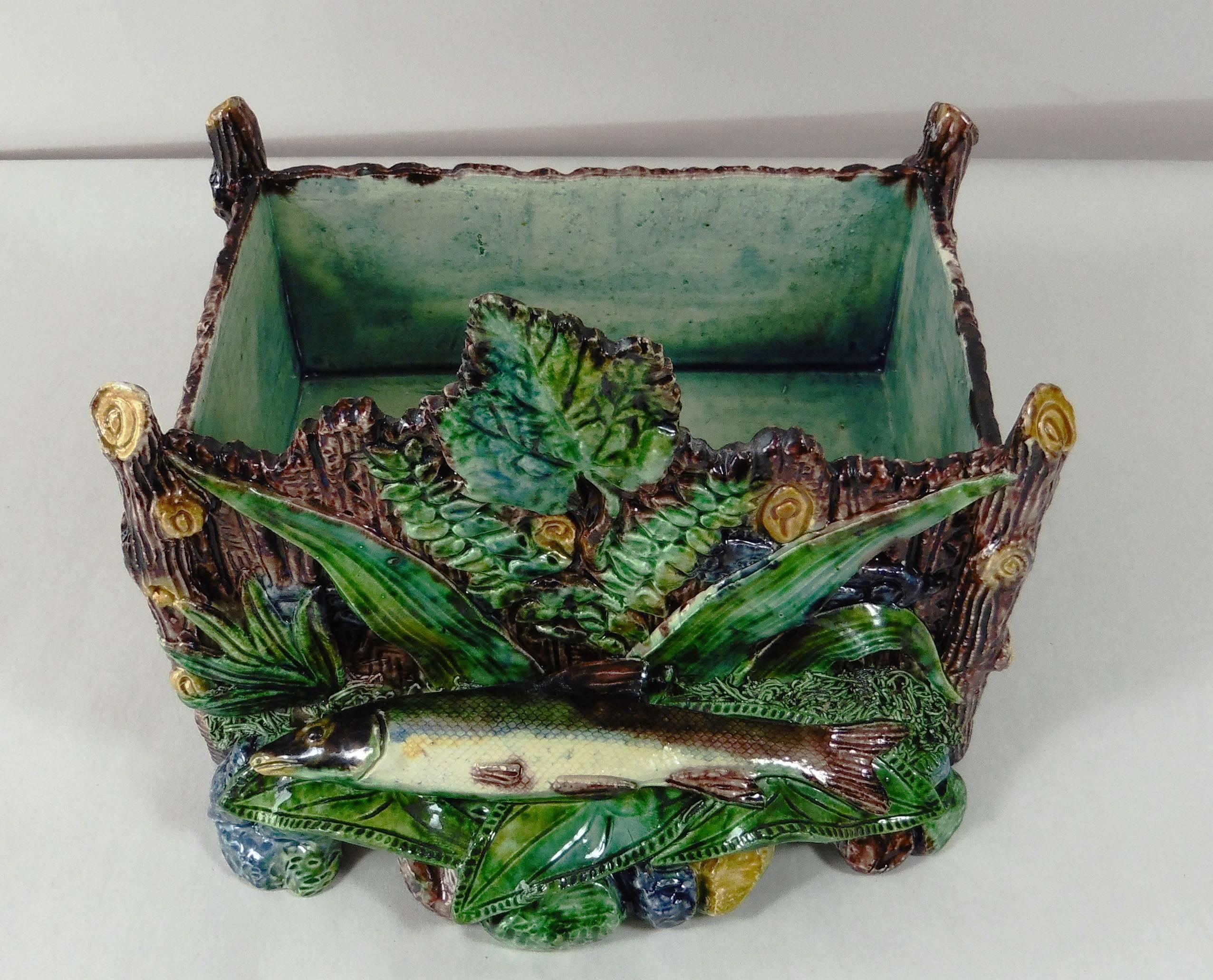 19th century Majolica palissy jardinière in a shape of wood crate box with leaves and fish unsigned School of Paris attributed to Thomas Sergent.
The school of Paris is composed by makers as Victor Barbizet, Francois Maurice, Thomas Sergent,