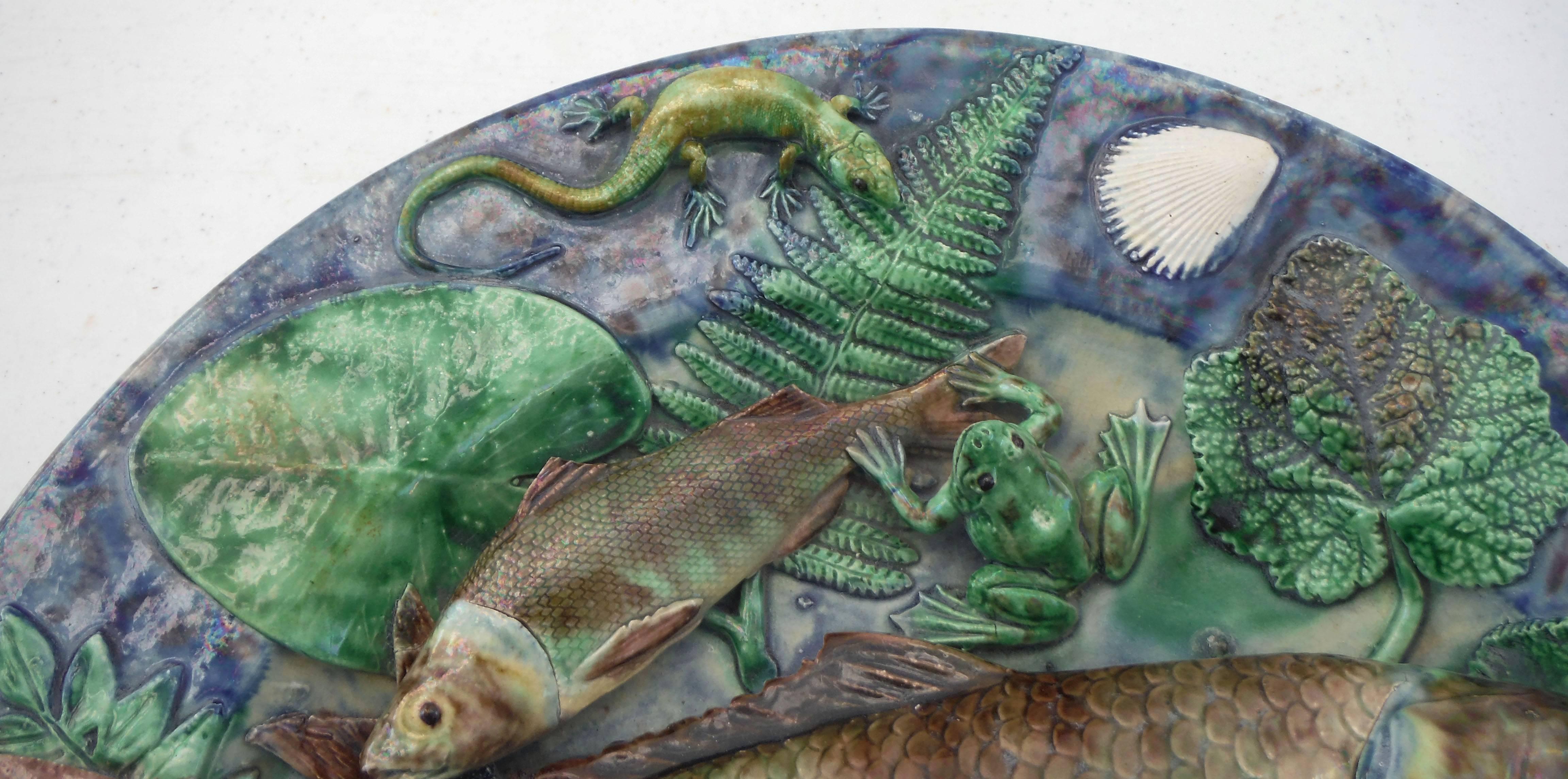 Large Palissy fishs wall platter on a blue background with bugs, butterfly, lizard, eel,frog, shells, leaves as ferns. The School of Paris is composed by makers as Victor Barbizet, Francois Maurice, Thomas Sergent, Georges Pull, it's a group of
