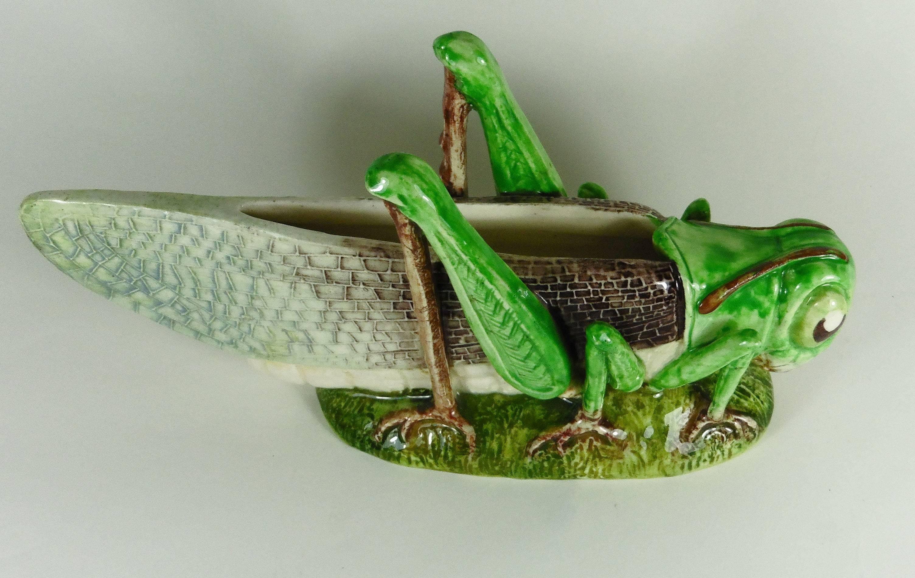 Rare Majolica grasshopper jardinière attributed to Massier, circa 1890.
This grasshopper is a medium size.
At the end of 19th century The Massier manufacture participated at the Universal Exhibitions and earned several prices. This piece is a good