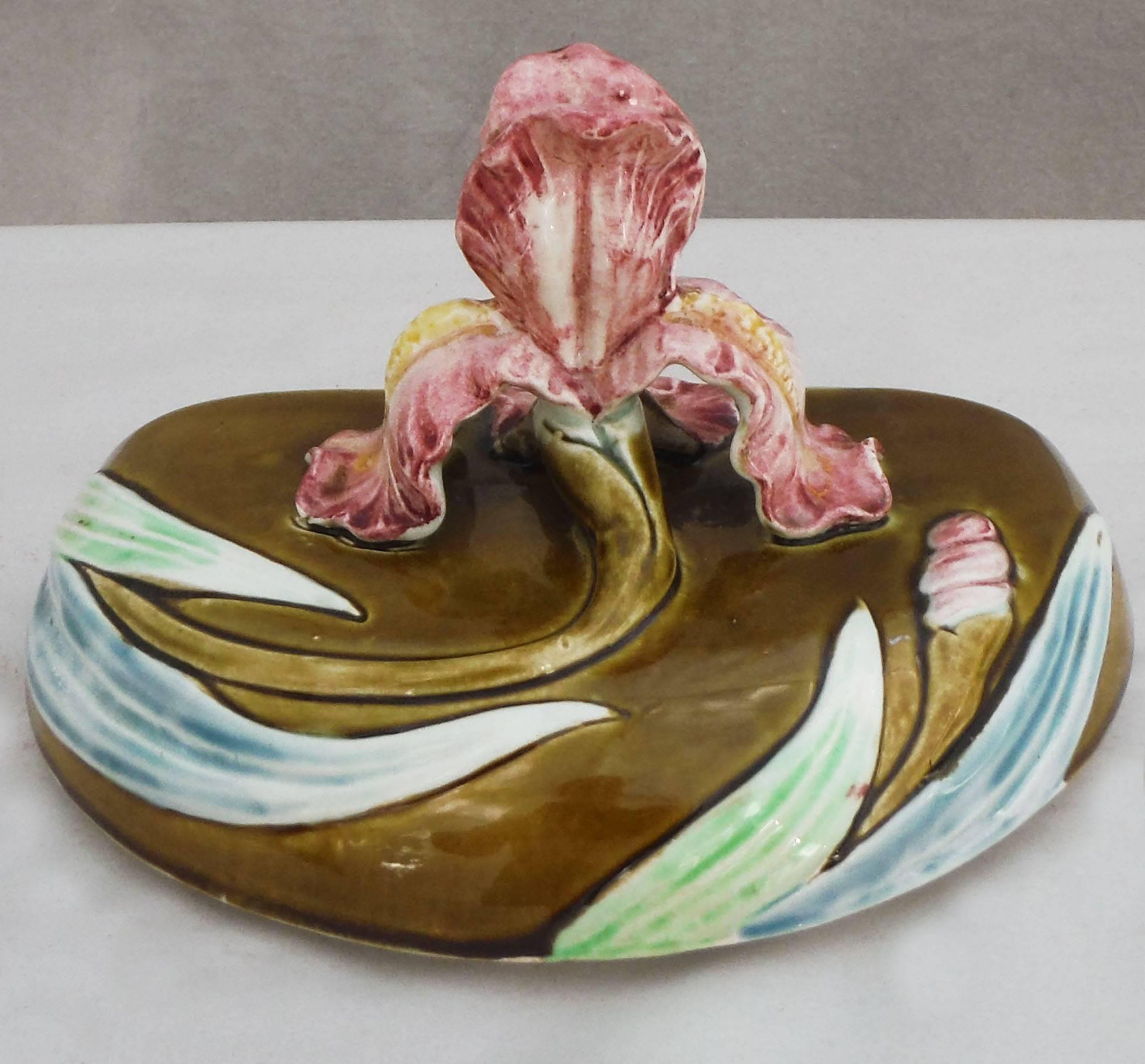 Lovely Majolica Art Nouveau iris lavabo fountain attributed to Fives Lille, circa 1890.