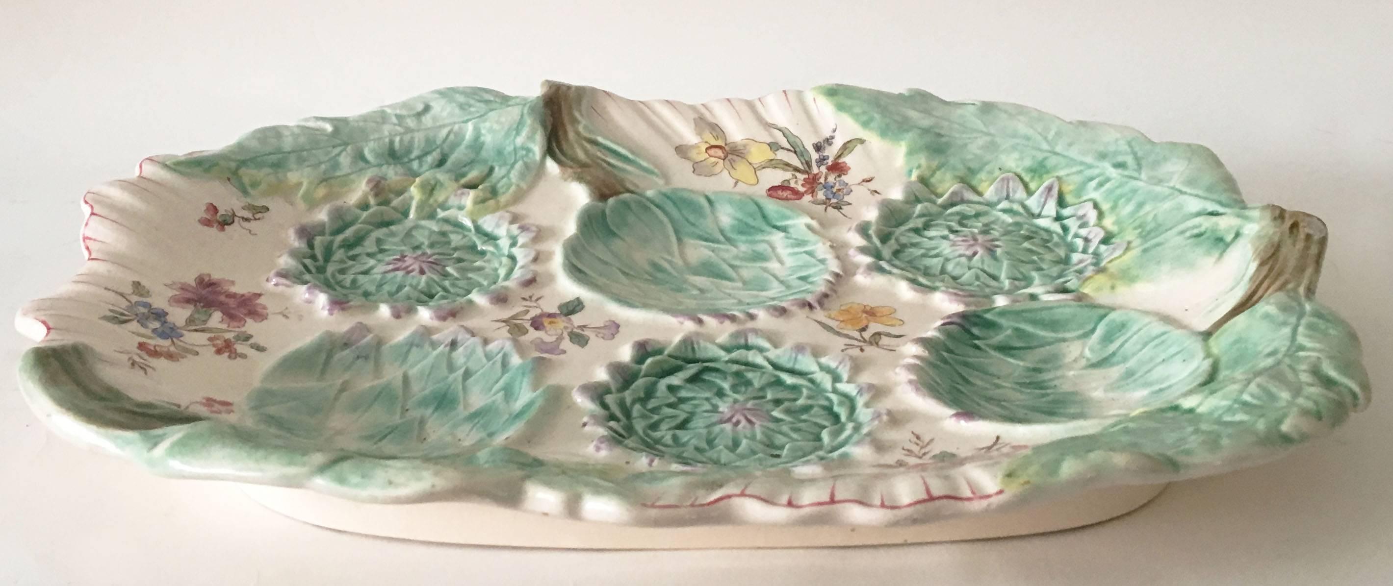 Very rare 19th century large Majolica artichoke platter signed Longchamp.
The platter is decorated with large artichoke leaves and six artichoke spaces, on all the platter painted flowers.
Chip on the back, minors wears.
