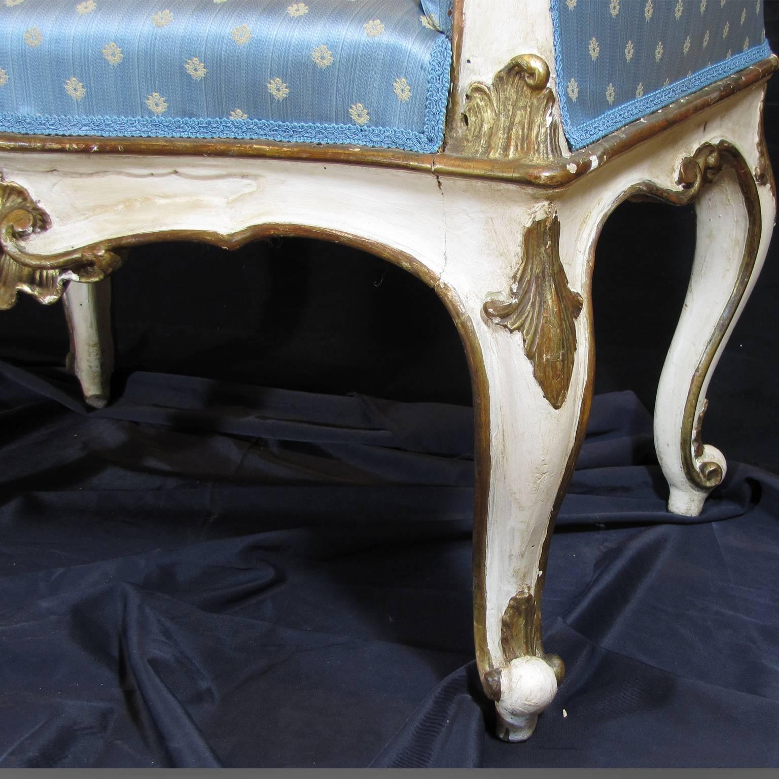 19th Century Italian White Painted Wood Benches with Light Blue Upholstering In Good Condition For Sale In Firenze, IT