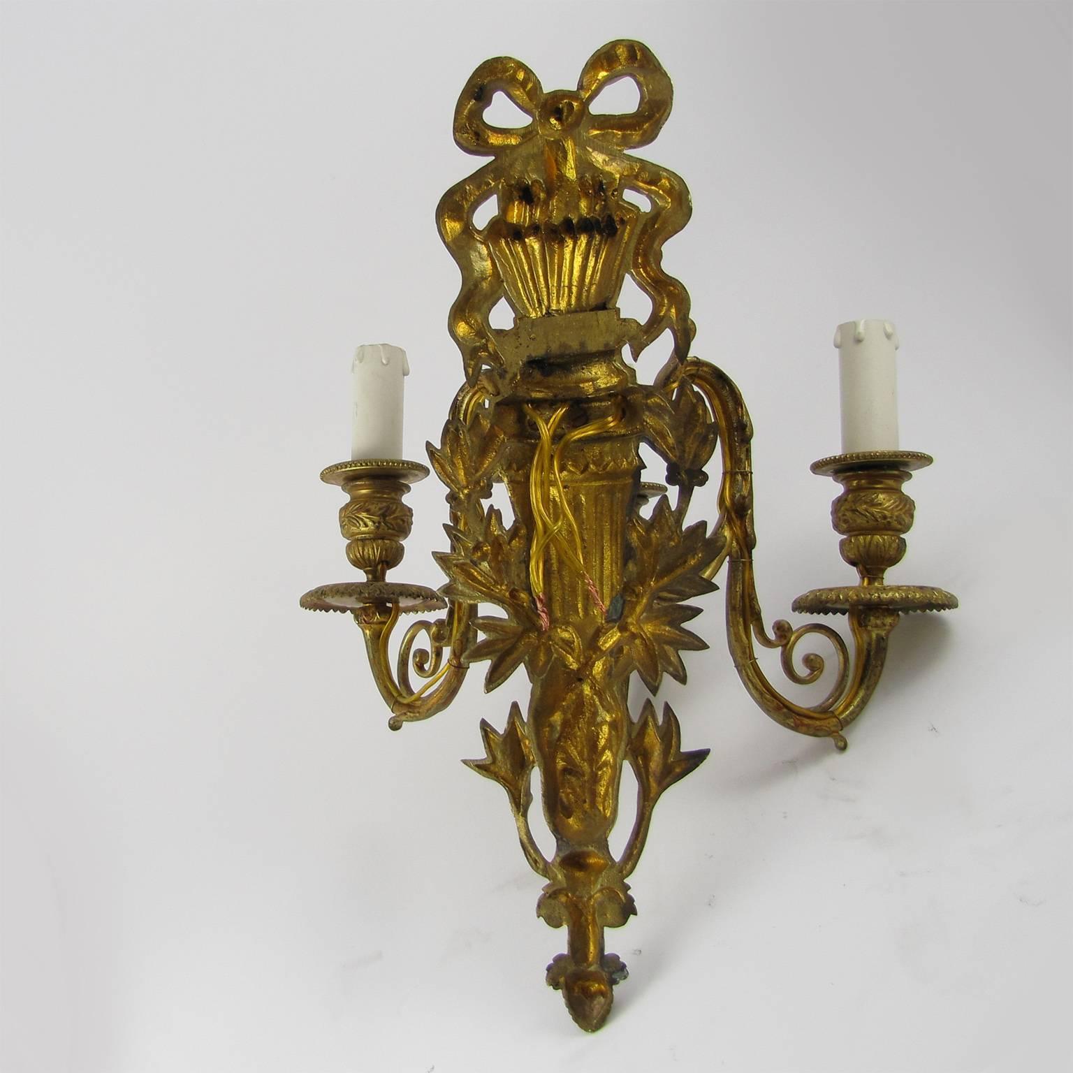 18th Century Italian Neoclassical Gilt Bronze Sconces with Three Arms In Good Condition In Firenze, IT