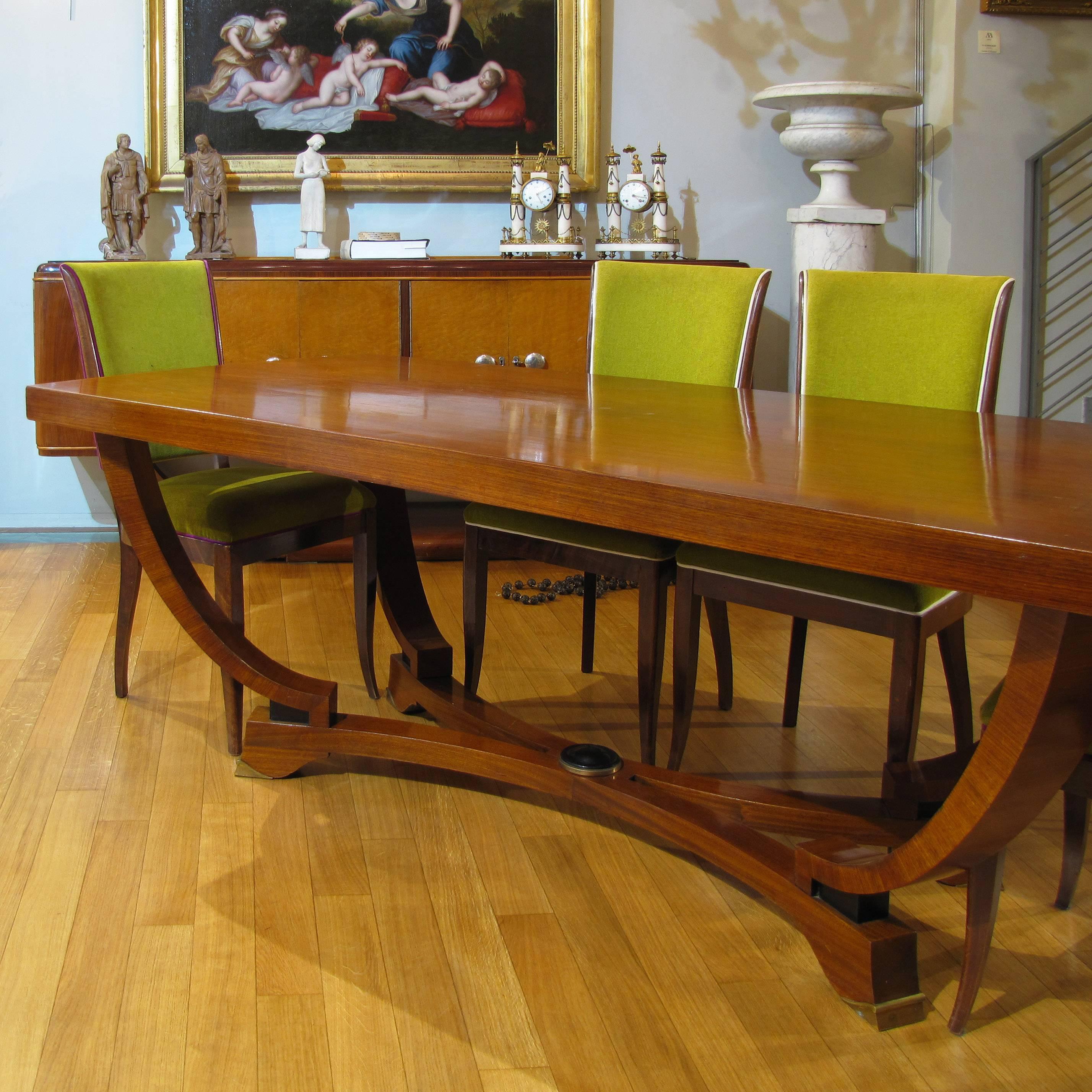 20th Century Italian Art Deco Extendable Dining Table in Walnut Wood For Sale 4