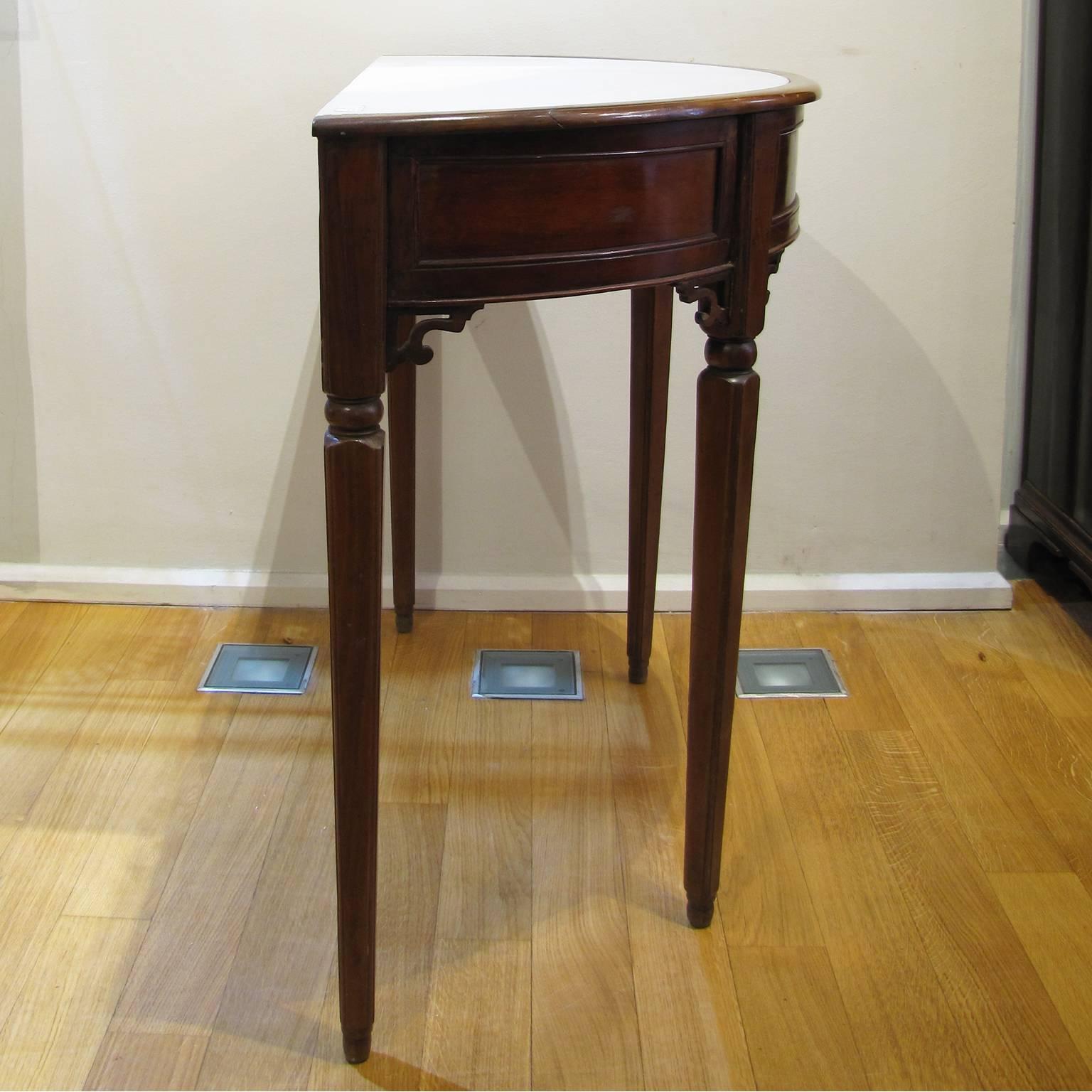 Carrara Marble Two Italian Mid-19th Century Side Tables in Mahogany Wood with White Marble Top For Sale
