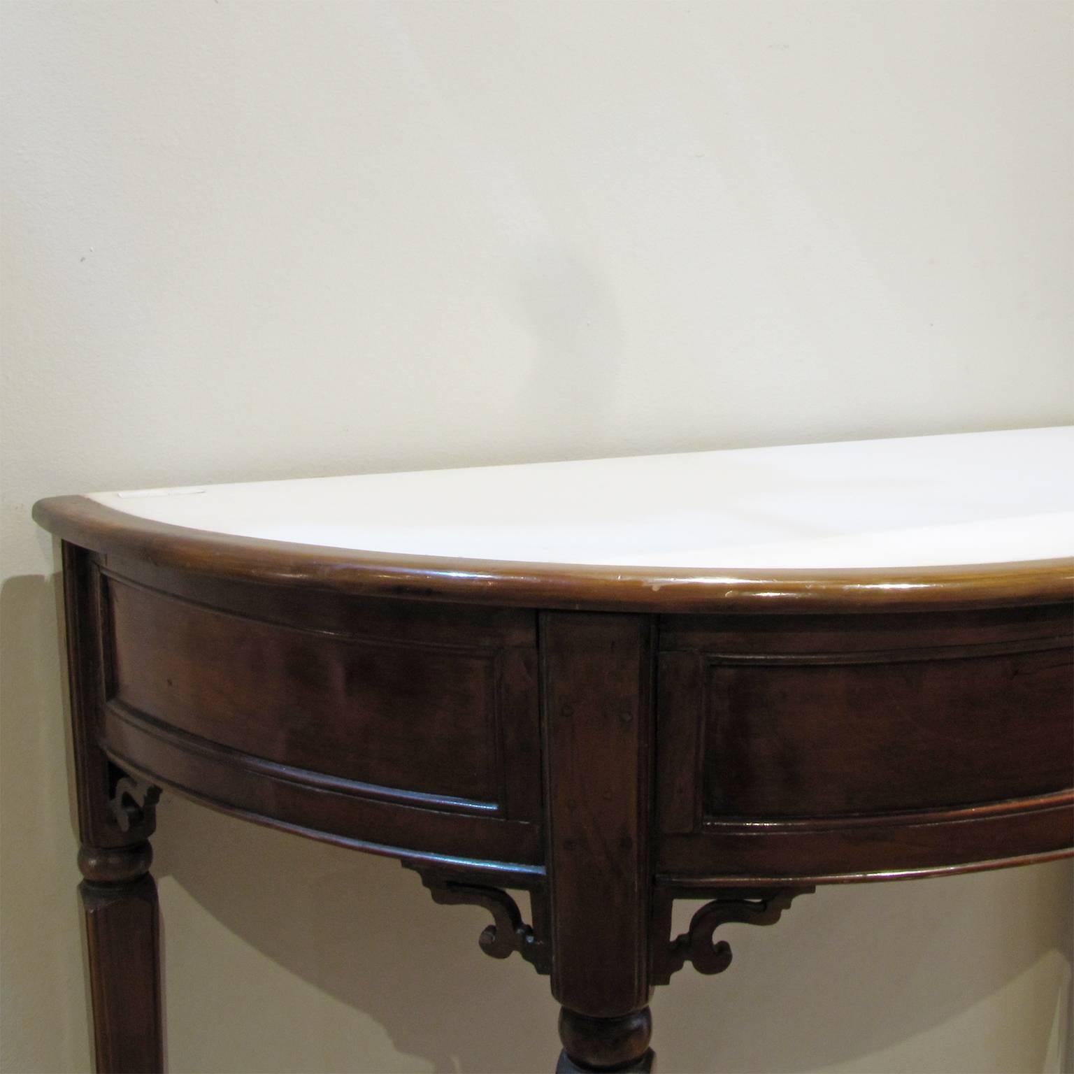 Two Italian Mid-19th Century Side Tables in Mahogany Wood with White Marble Top For Sale 2