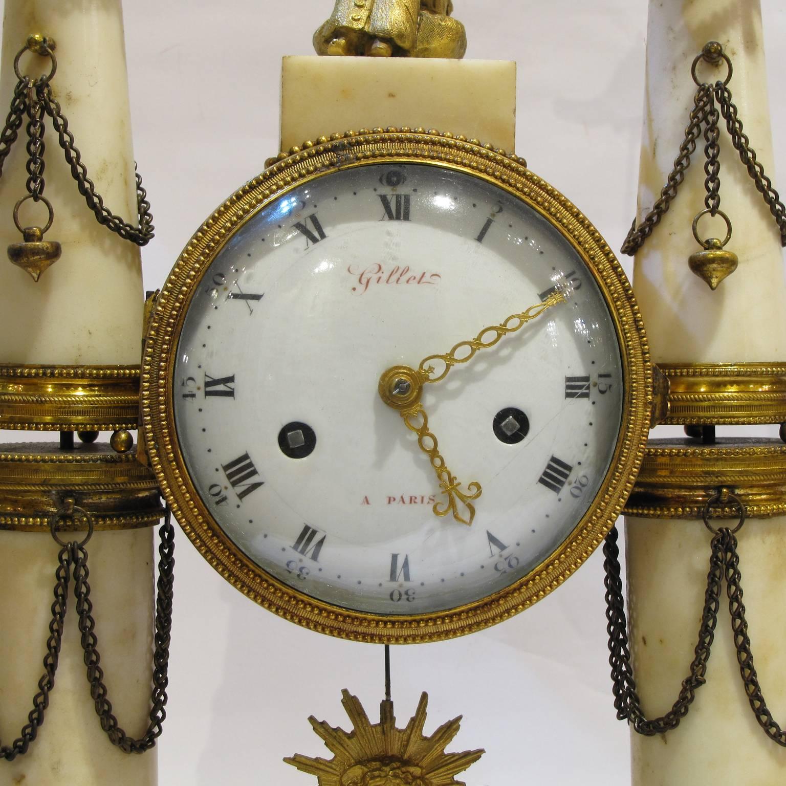 Two Late-18th Century Louis XVI Ormolu-Mounted and Carrara Marble Mantel Clocks In Good Condition In Firenze, IT