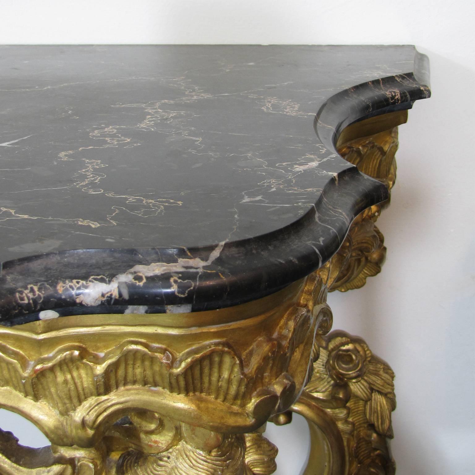 Italian Mid-18th Century Louis XV Giltwood Console or Side Table with Marble Top 2