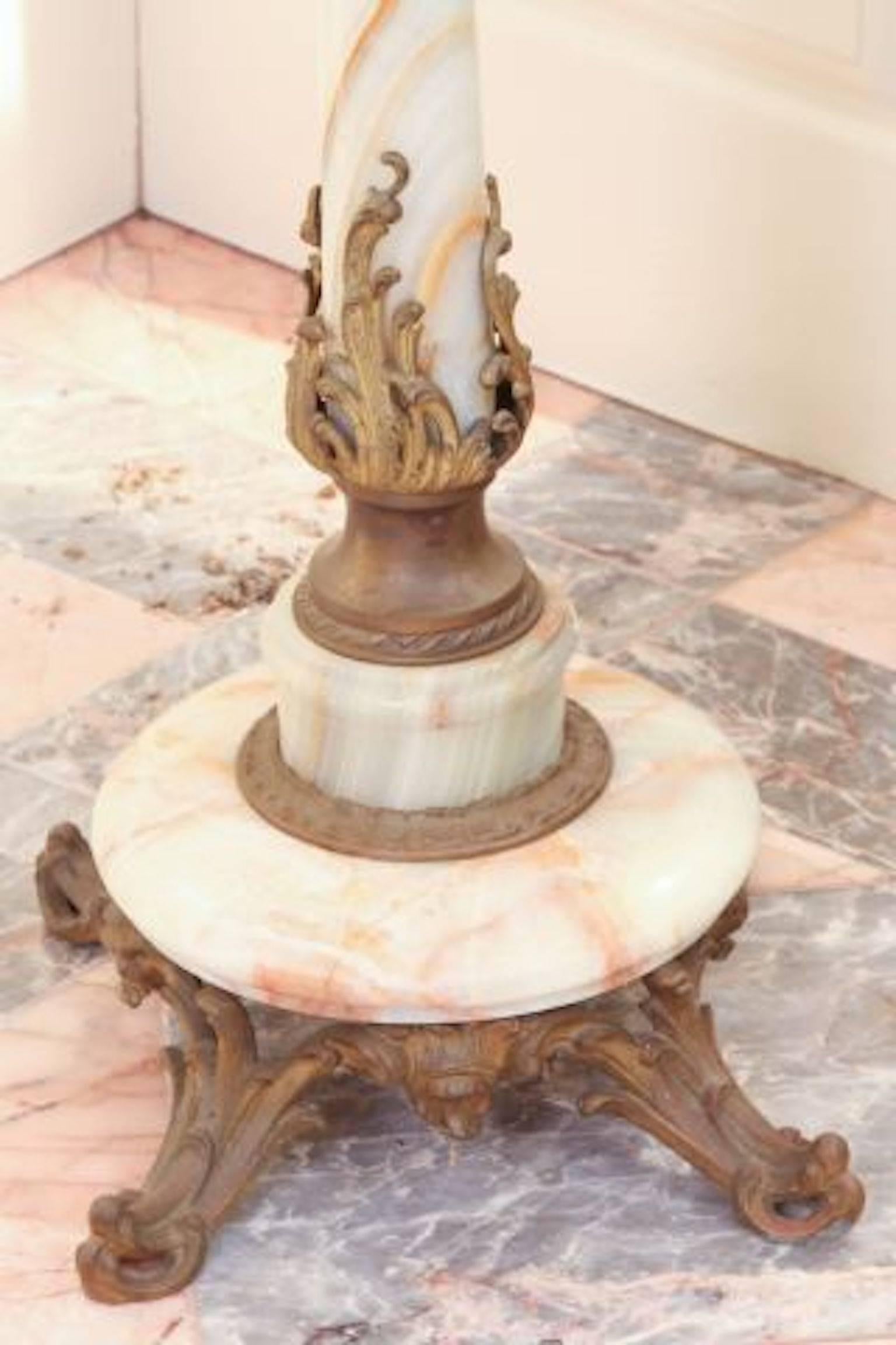 19th Century French Cast Gilt Bronze Table with Onyx Top In Good Condition For Sale In Washington Crossing, PA