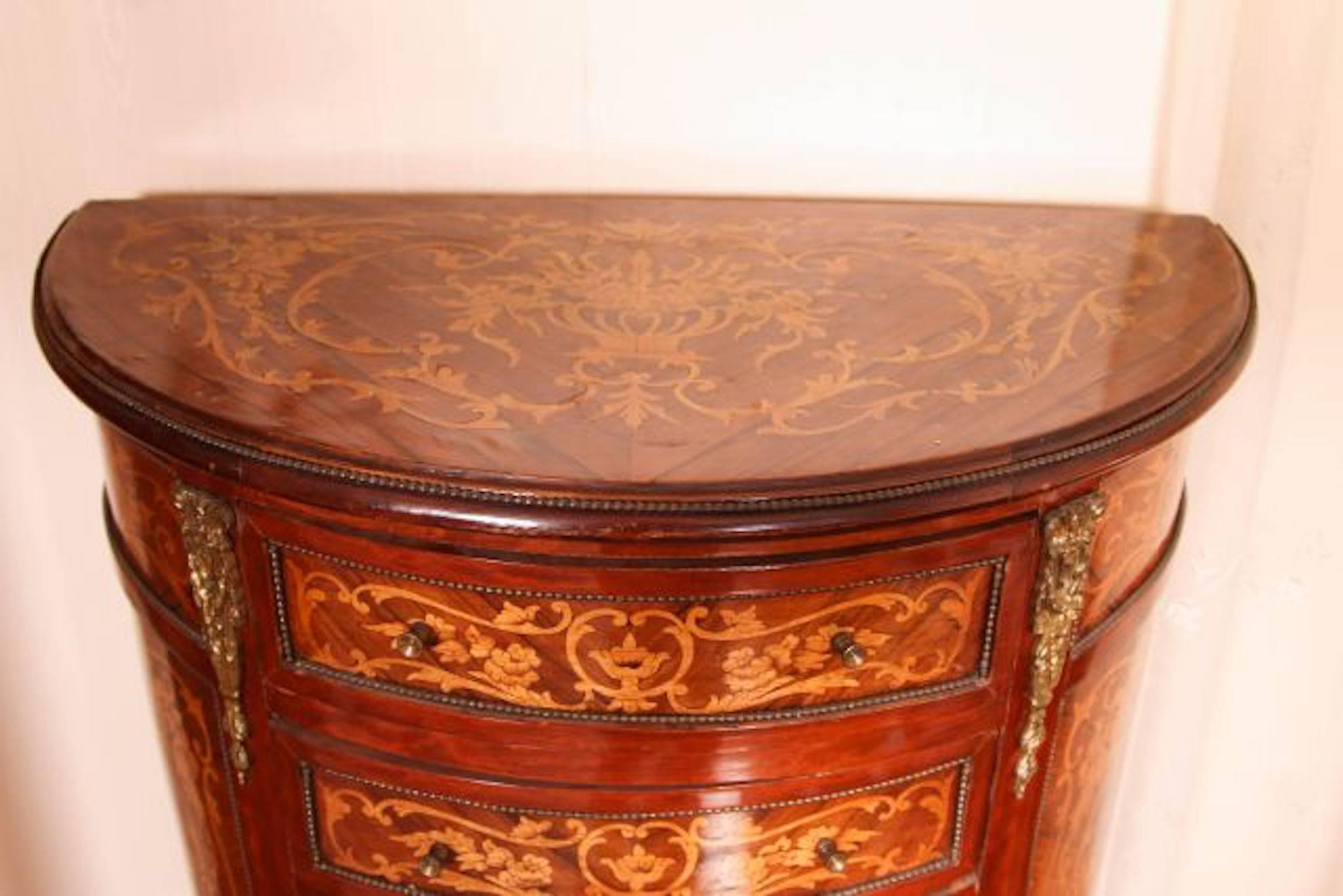 19th Century French Seven-Drawer Marquetry Chest In Excellent Condition For Sale In Washington Crossing, PA