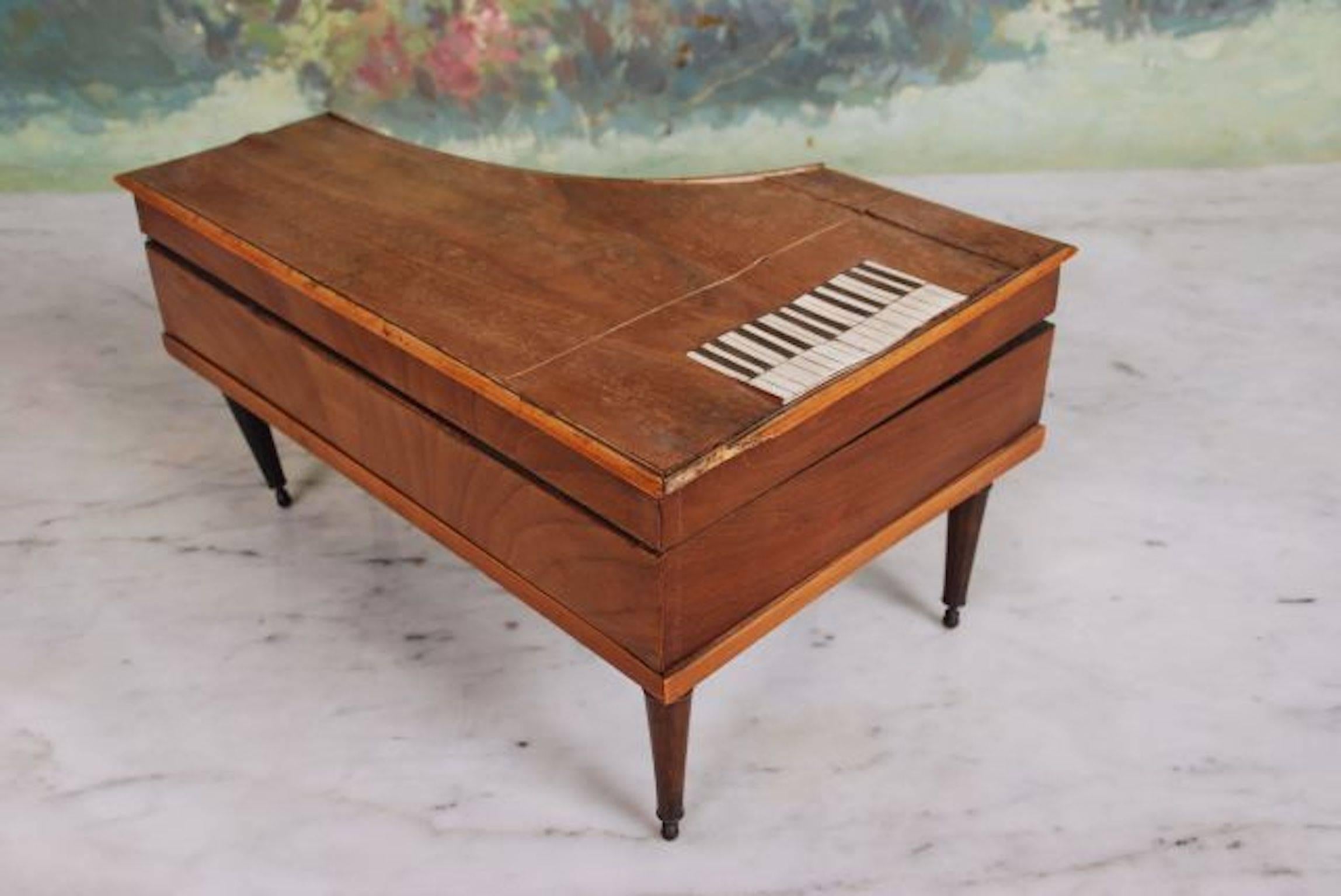 19th Century Regency Piano Form Sewing Box, circa 1820 1