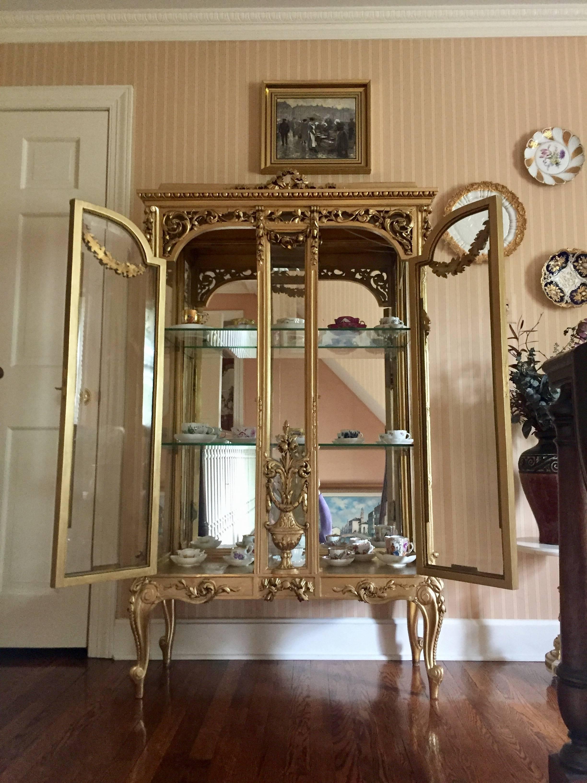 19th Century French Louis XVI Style Giltwood Vitrine In Excellent Condition In Washington Crossing, PA