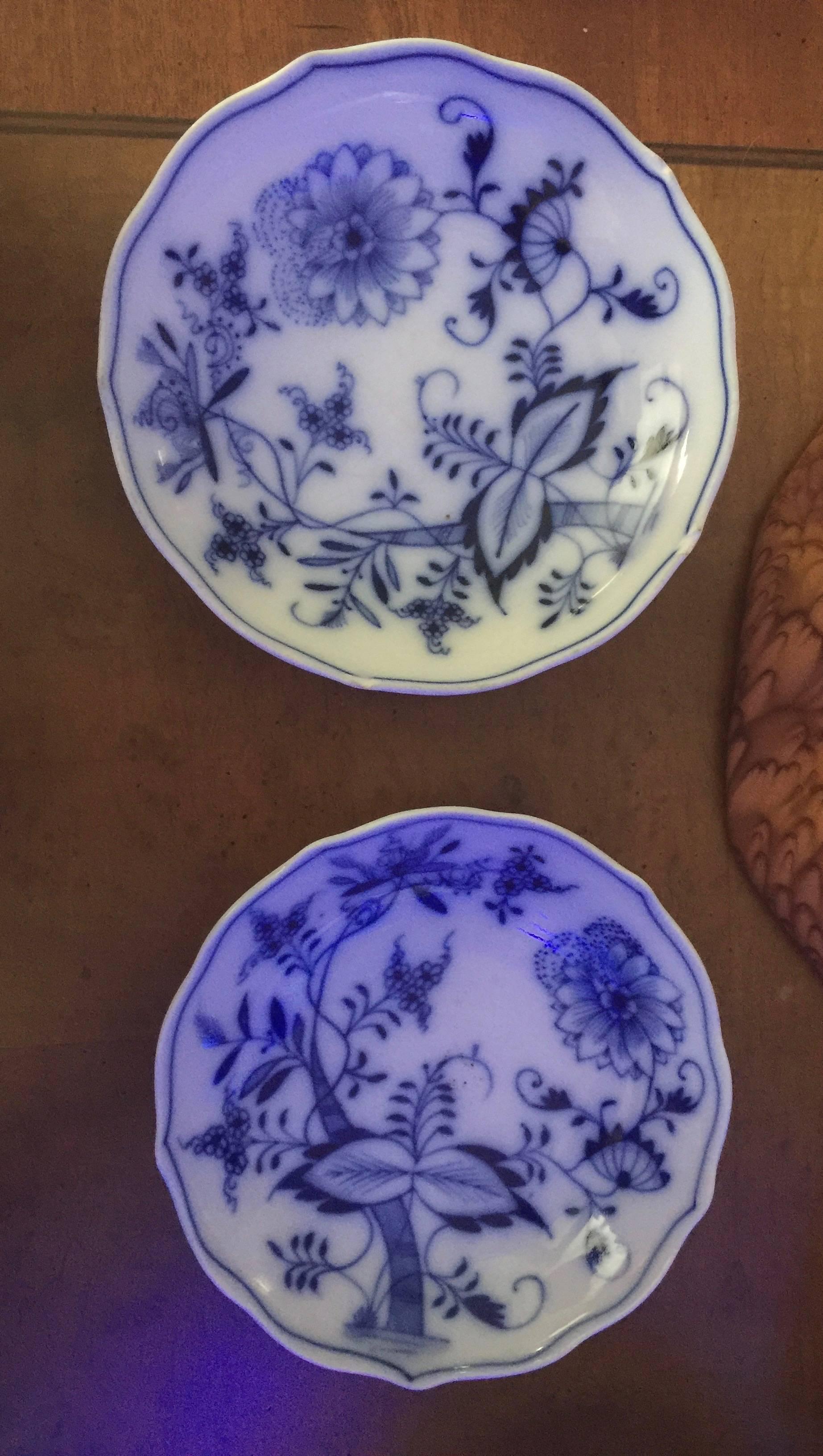 19th Century Meissen Blue Onion Cups and Saucers Set of Eight For Sale