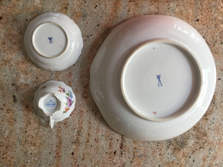 Late 19th Century Meissen Cake Plate Cup and Saucer For Sale 1