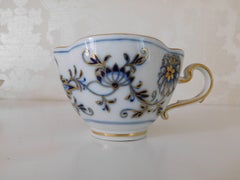 tasse et soucoupe en porcelaine de Meissen du 19ème siècle avec oignon bleu et or