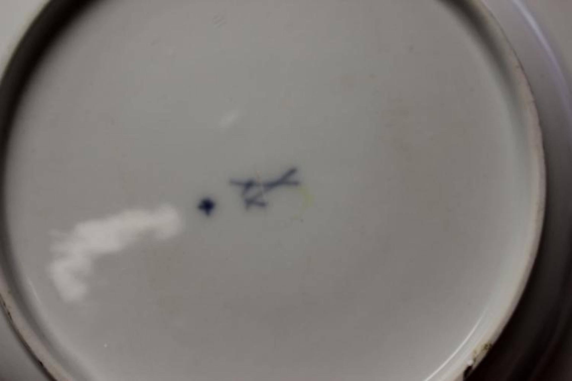 19th Century Meissen Porcelain Soup Bowl For Sale 3