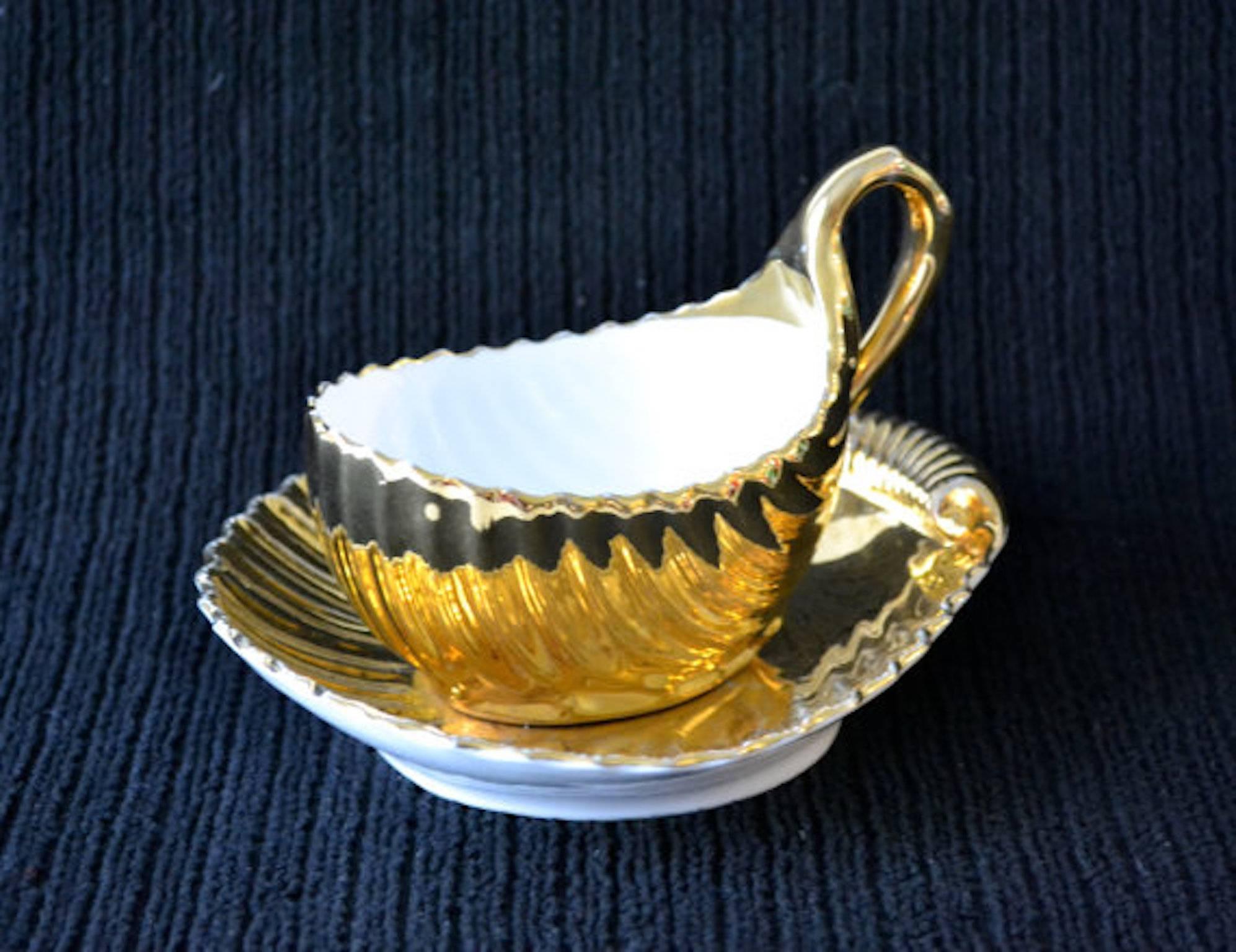 Gilt Meissen Porcelain Gold Shell-Shaped Gravy Boat and Saucer For Sale