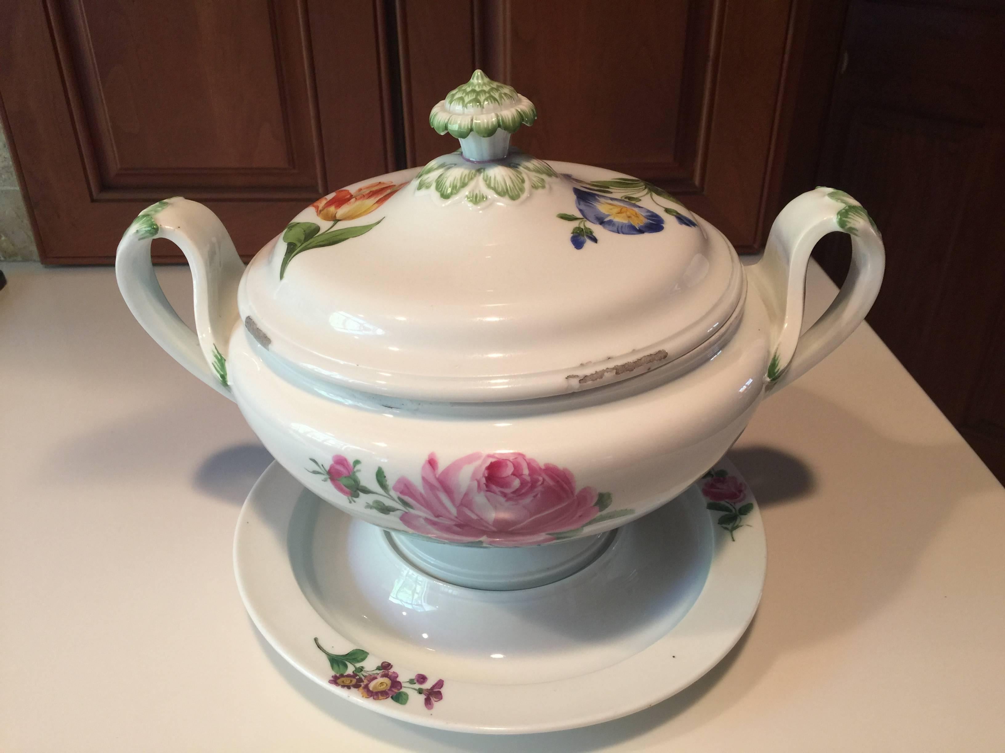 19th century large Meissen hand-painted porcelain tureen on stand.
   