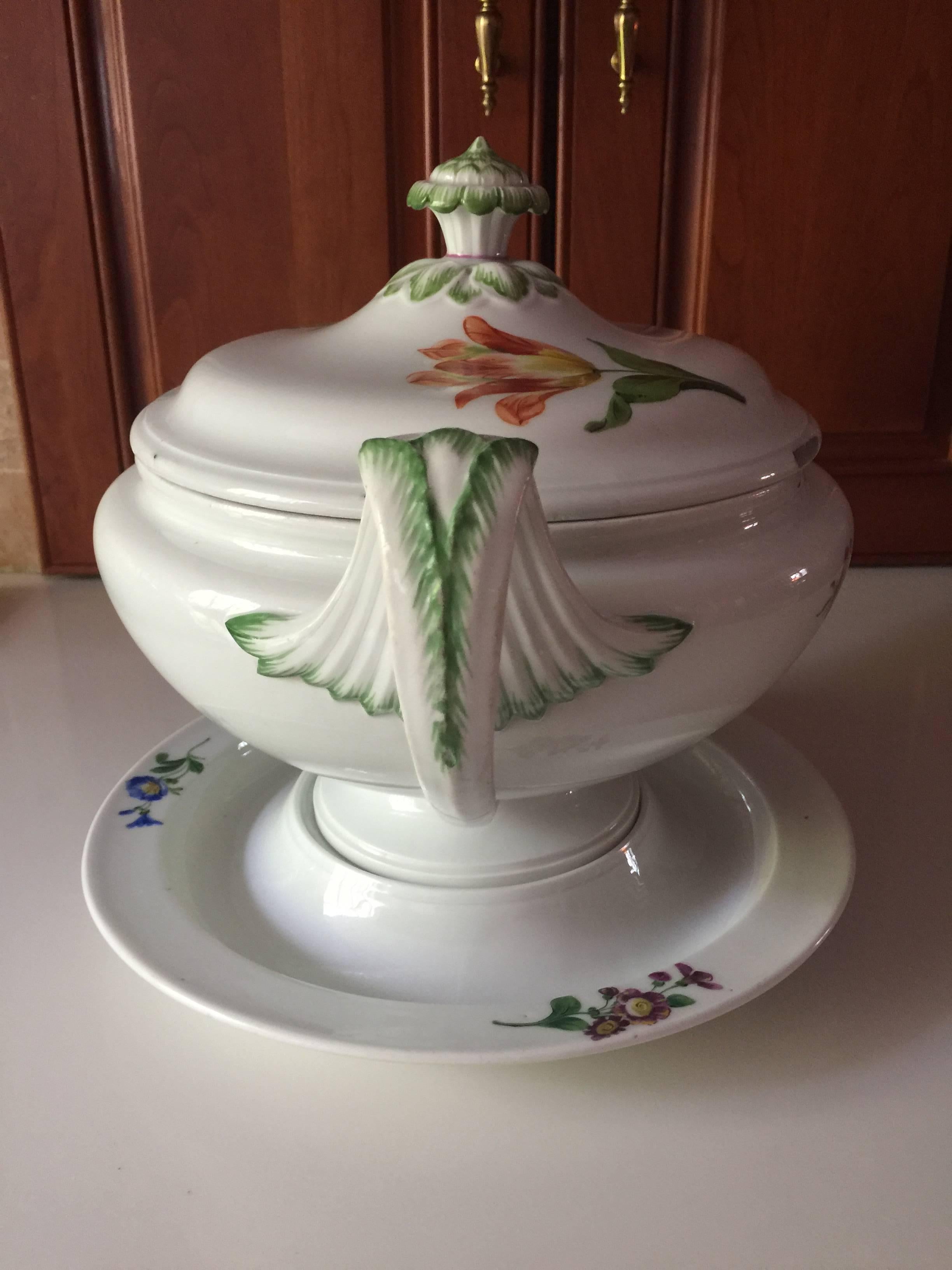 19th Century Large Meissen Hand-Painted Tureen on Stand In Good Condition For Sale In Washington Crossing, PA