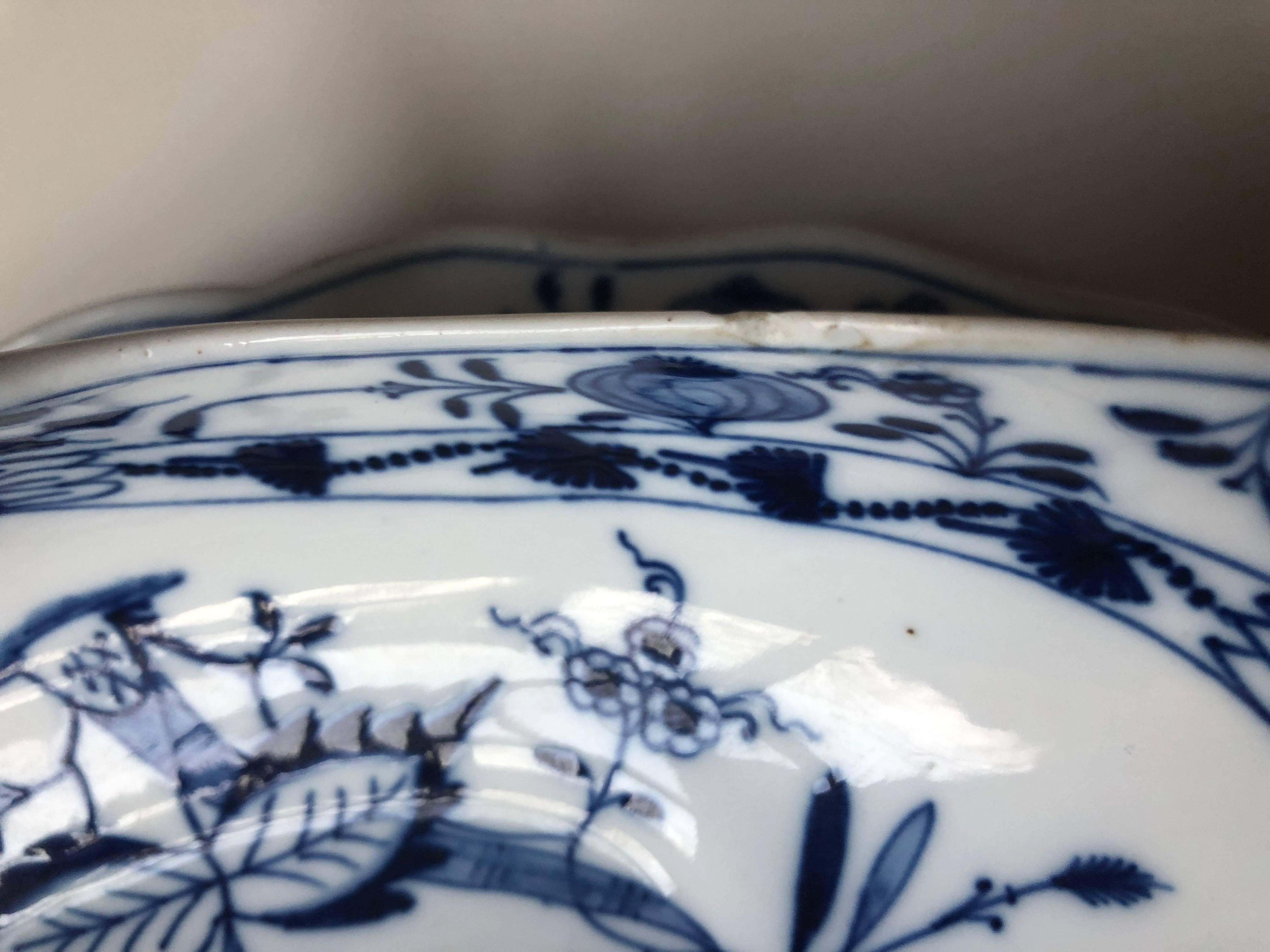 Late 19th Century Meissen Porcelain Blue Onion Gravy Dish For Sale 3