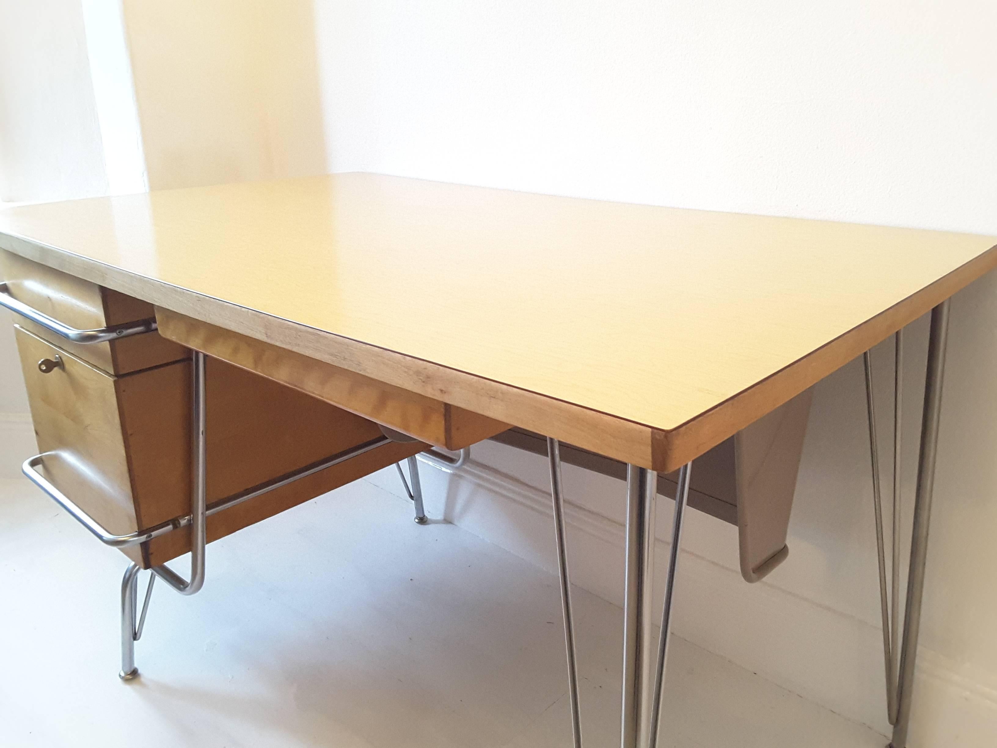 Mid-Century Modern Trimline Desk by KEM Weber for Heywood Wakefield 1