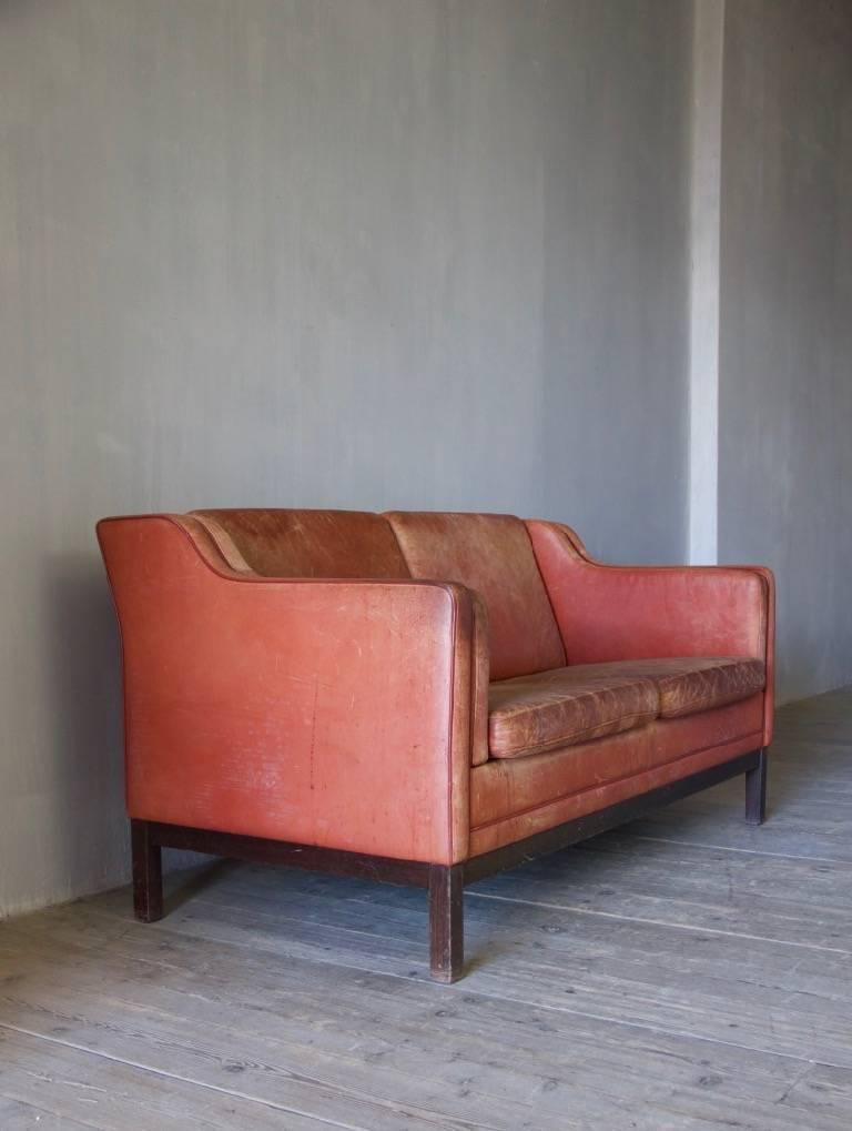 Midcentury Leather Sofa In Good Condition In Stamford, GB