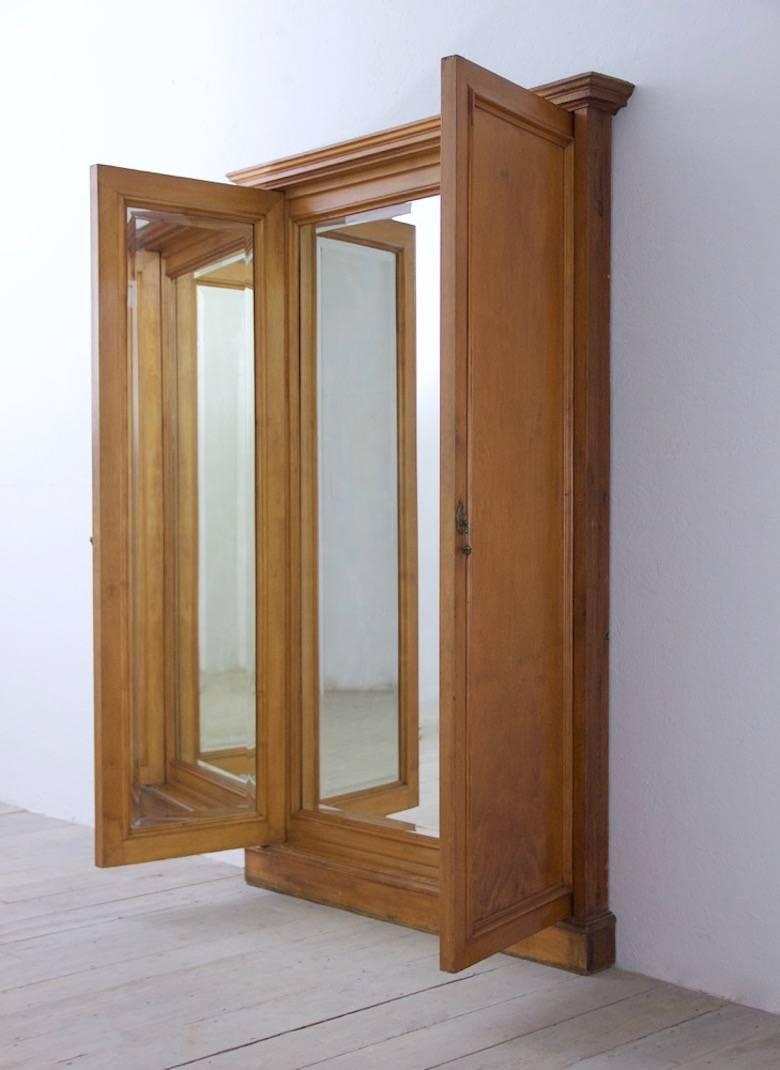 A Full Length Architectural Triptych Dressing Mirror In Good Condition In Stamford, GB