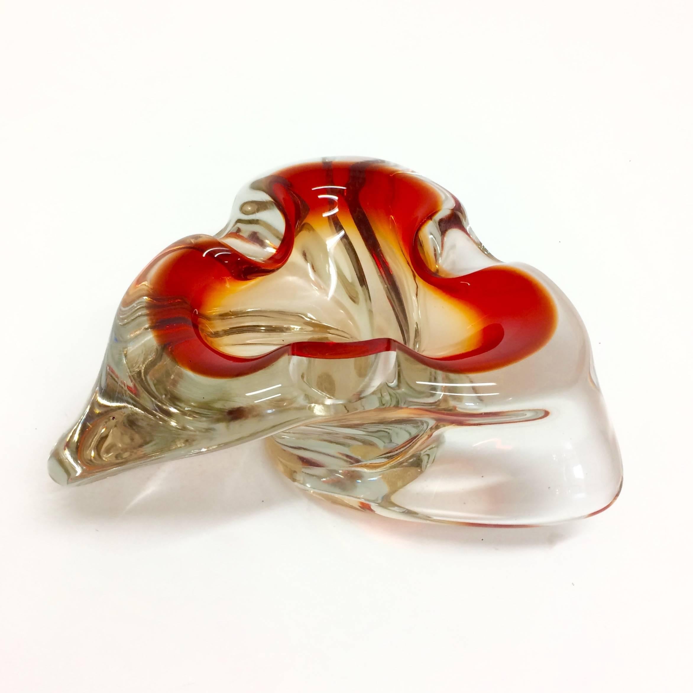Murano Art Glass Bowl in Clear and Red In Excellent Condition For Sale In New Hyde Park, NY