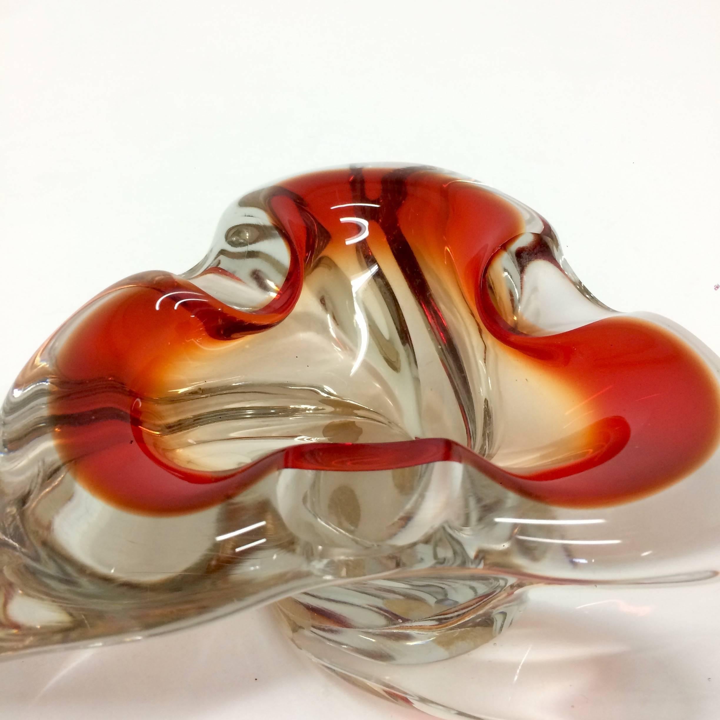20th Century Murano Art Glass Bowl in Clear and Red For Sale