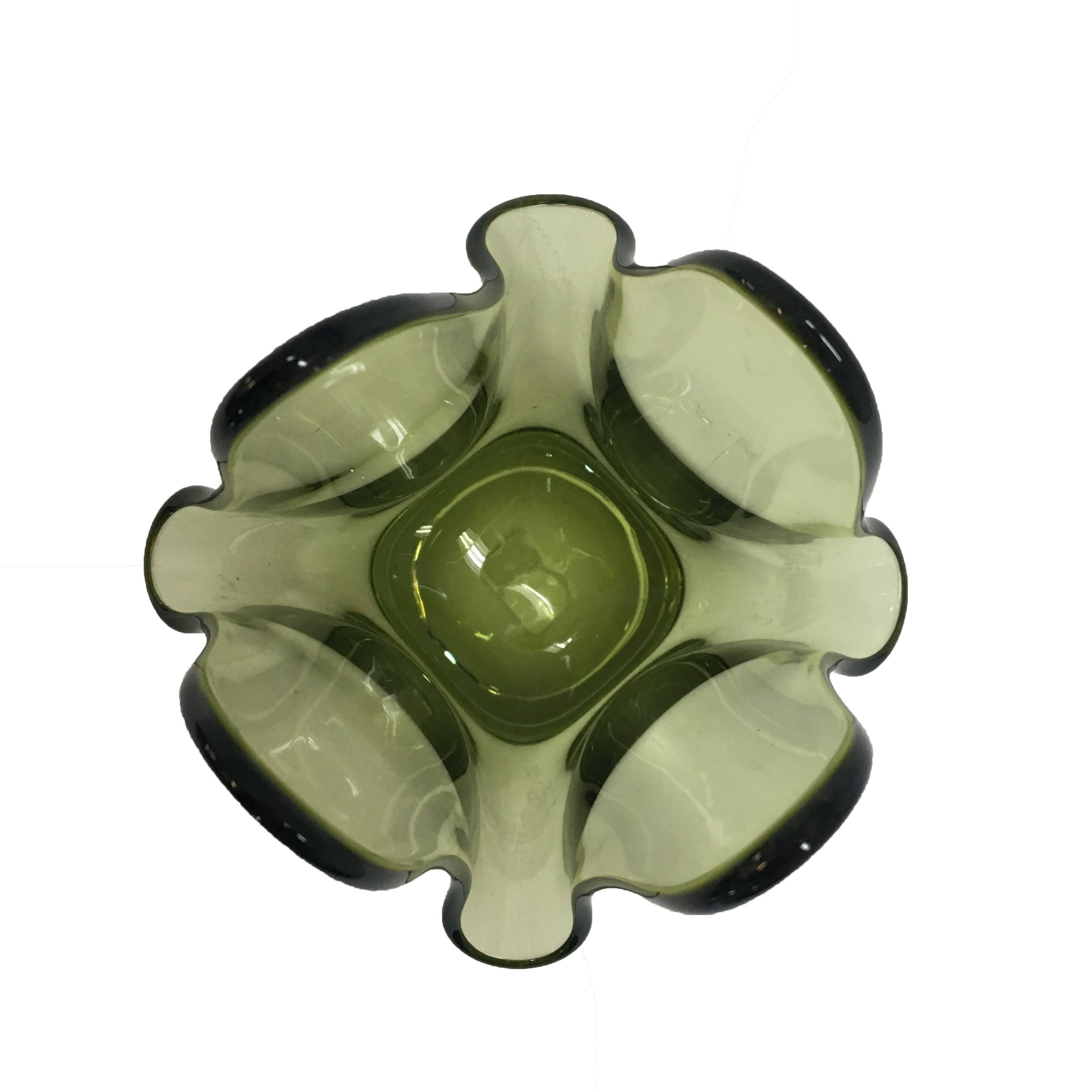 Mid-Century Pulled Green Glass Bowl In Excellent Condition For Sale In New Hyde Park, NY