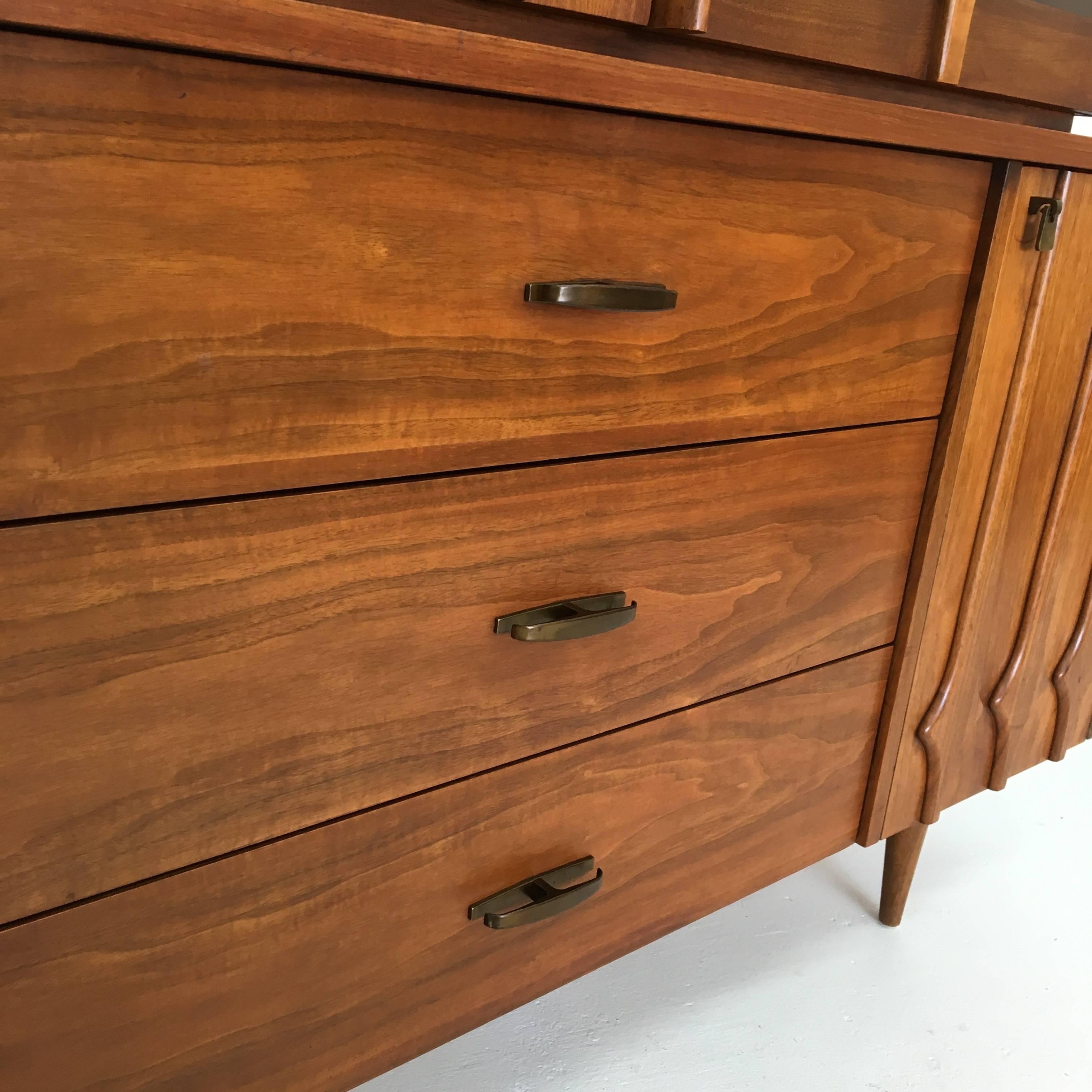 20th Century Mid-Century Modern Sideboard and Hutch in the Brasilia Style