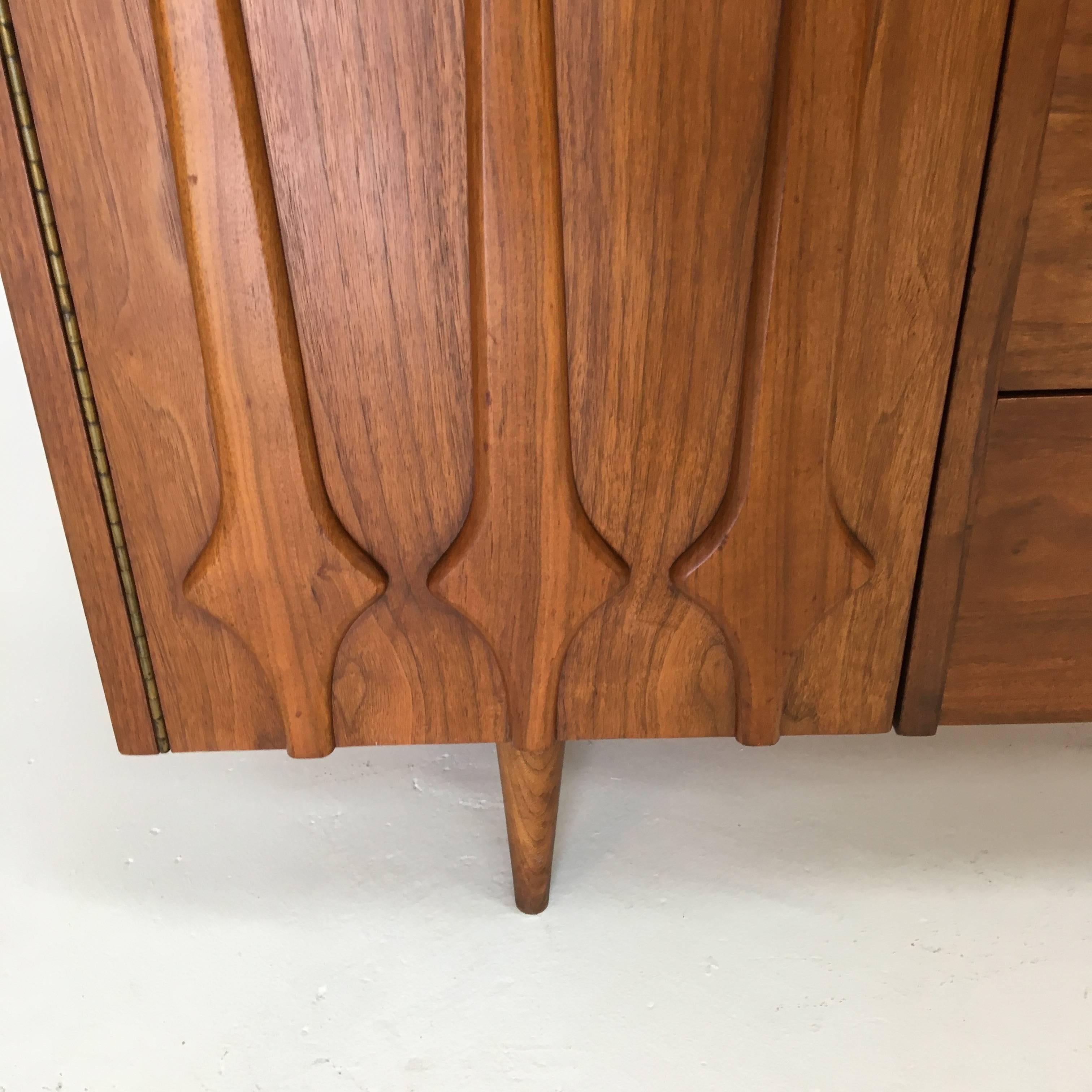 Mid-Century Modern Sideboard and Hutch in the Brasilia Style 1