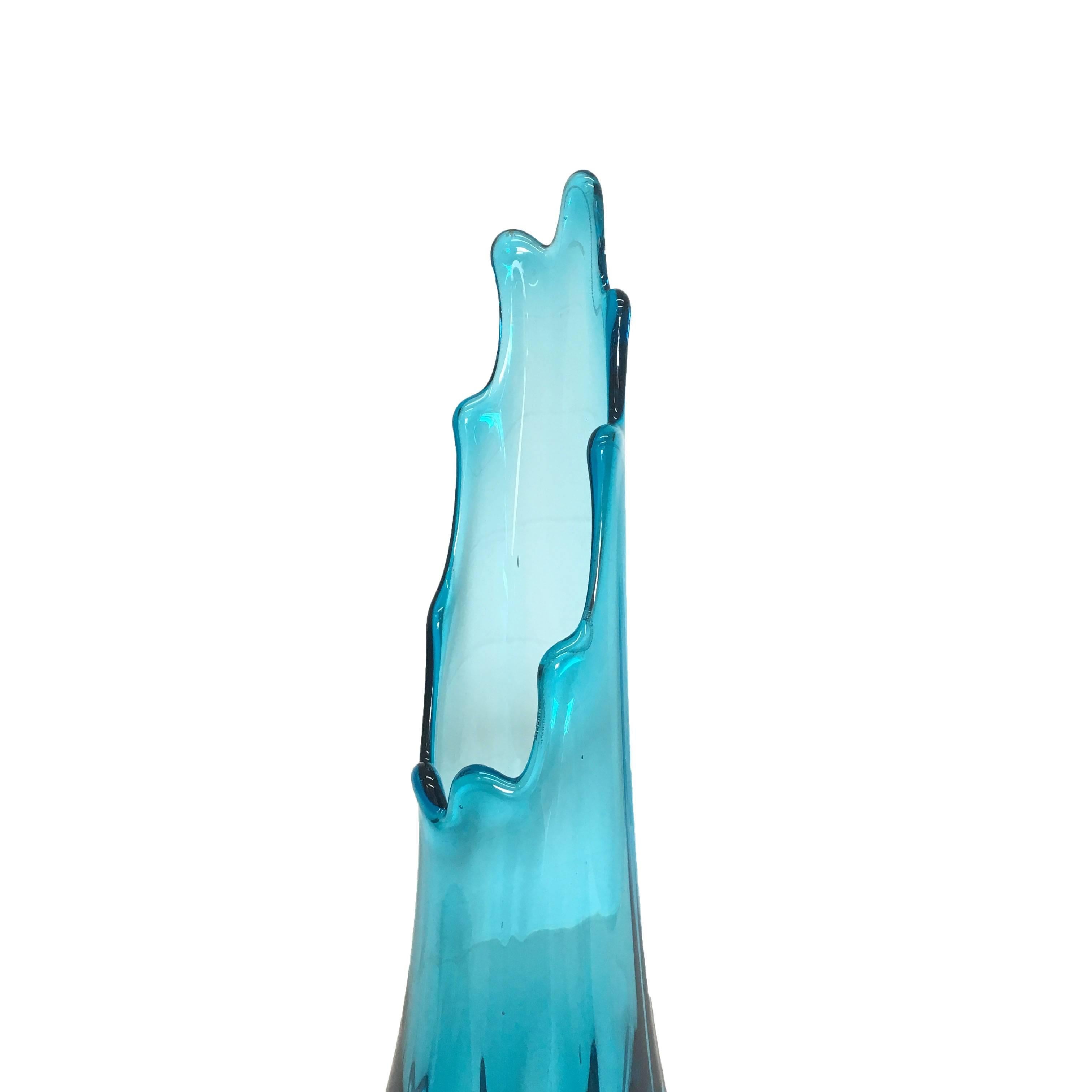 Large Mid-Century Viking Pulled Glass Vase In Excellent Condition In New Hyde Park, NY