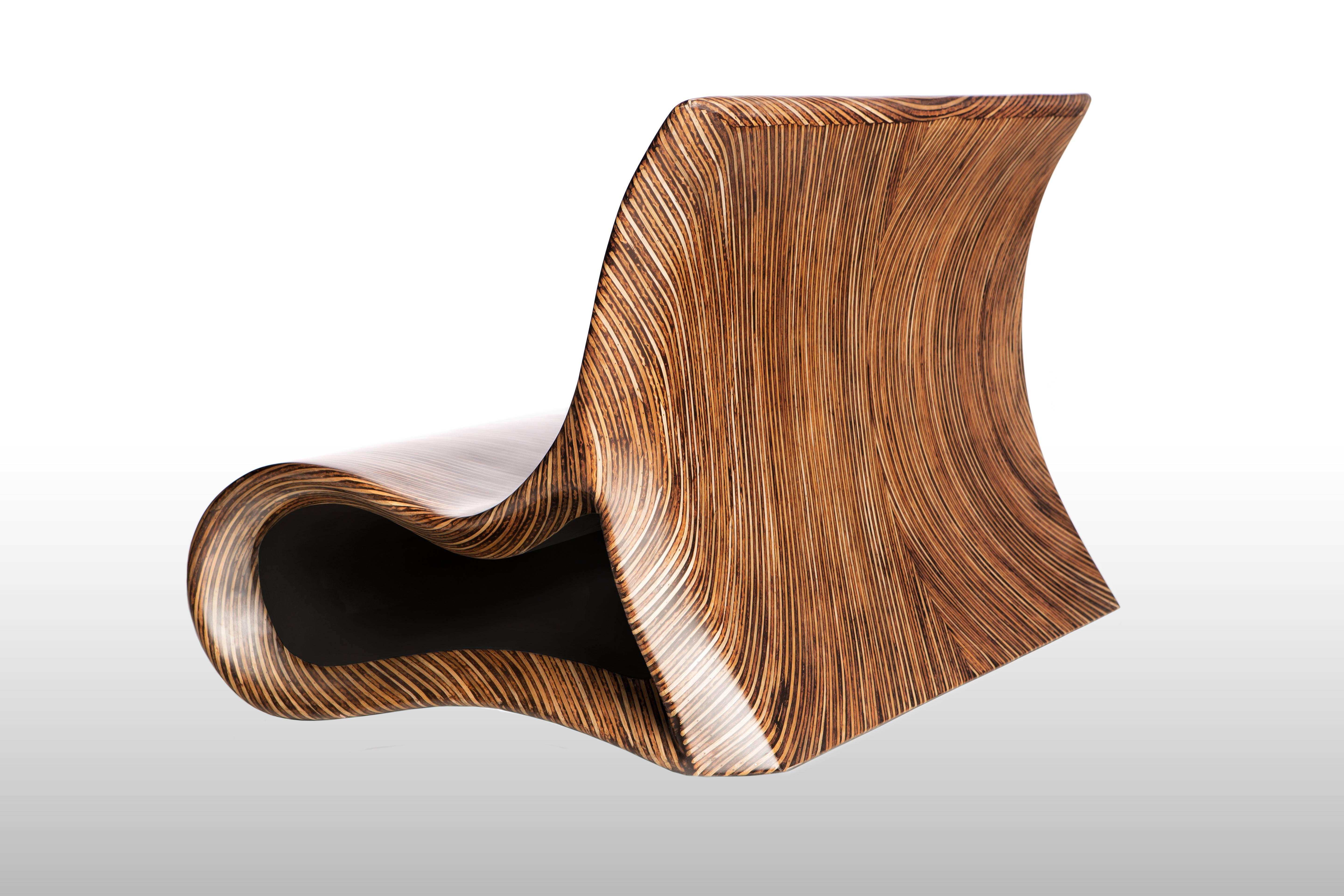 The Altoum Double seater is a mesmerizing piece of furniture, with its meandering curves and seemingly endless tree rings. The shape of this seat takes inspiration from Op Art whilst the sophisticated wood lamination finish breathes life into it.