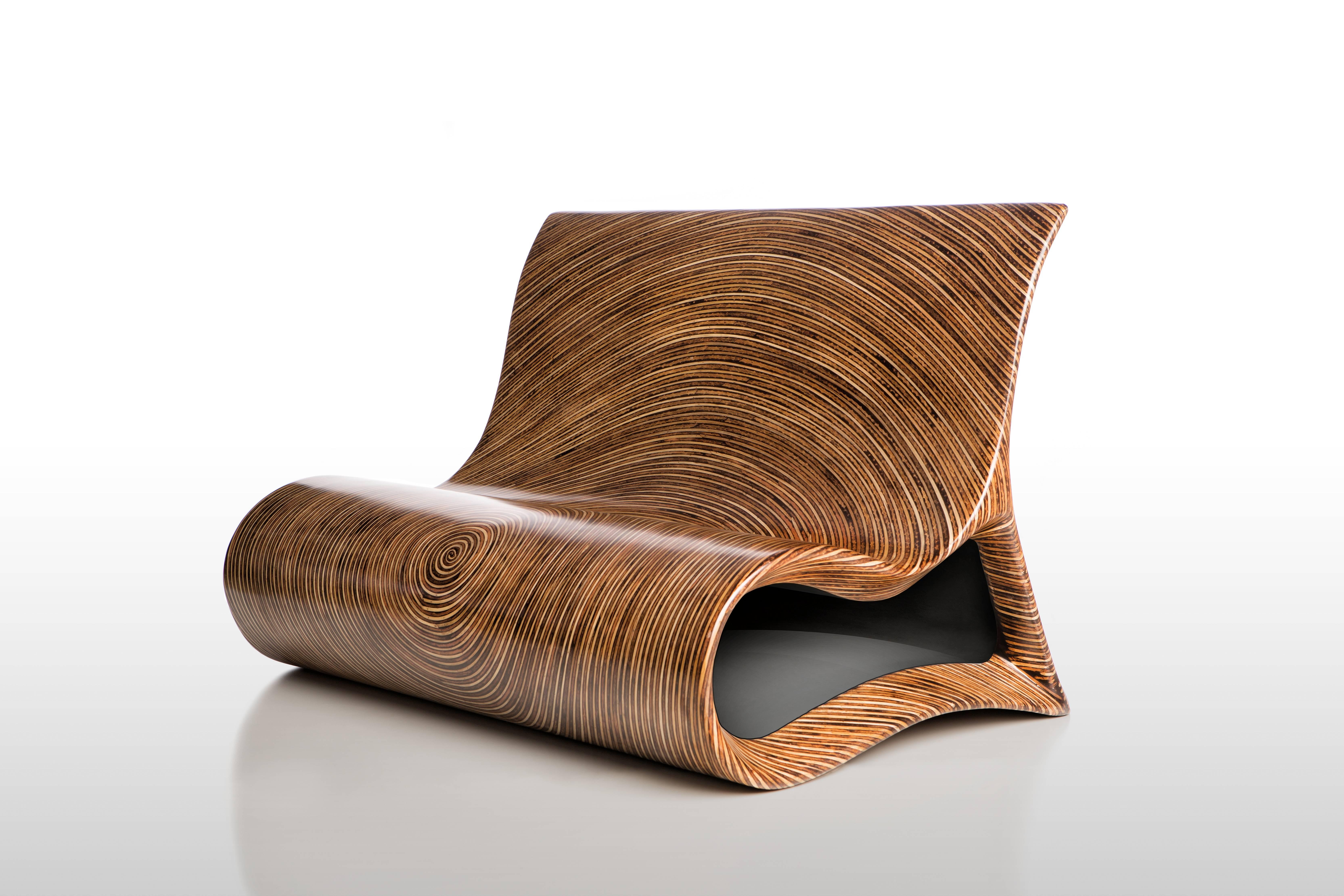 The Altoum double sofa seater is a mesmerizing piece of furniture, with its meandering curves and seemingly endless tree rings. The shape of this seat takes inspiration from Op Art whilst the sophisticated wood lamination finish breathes life into