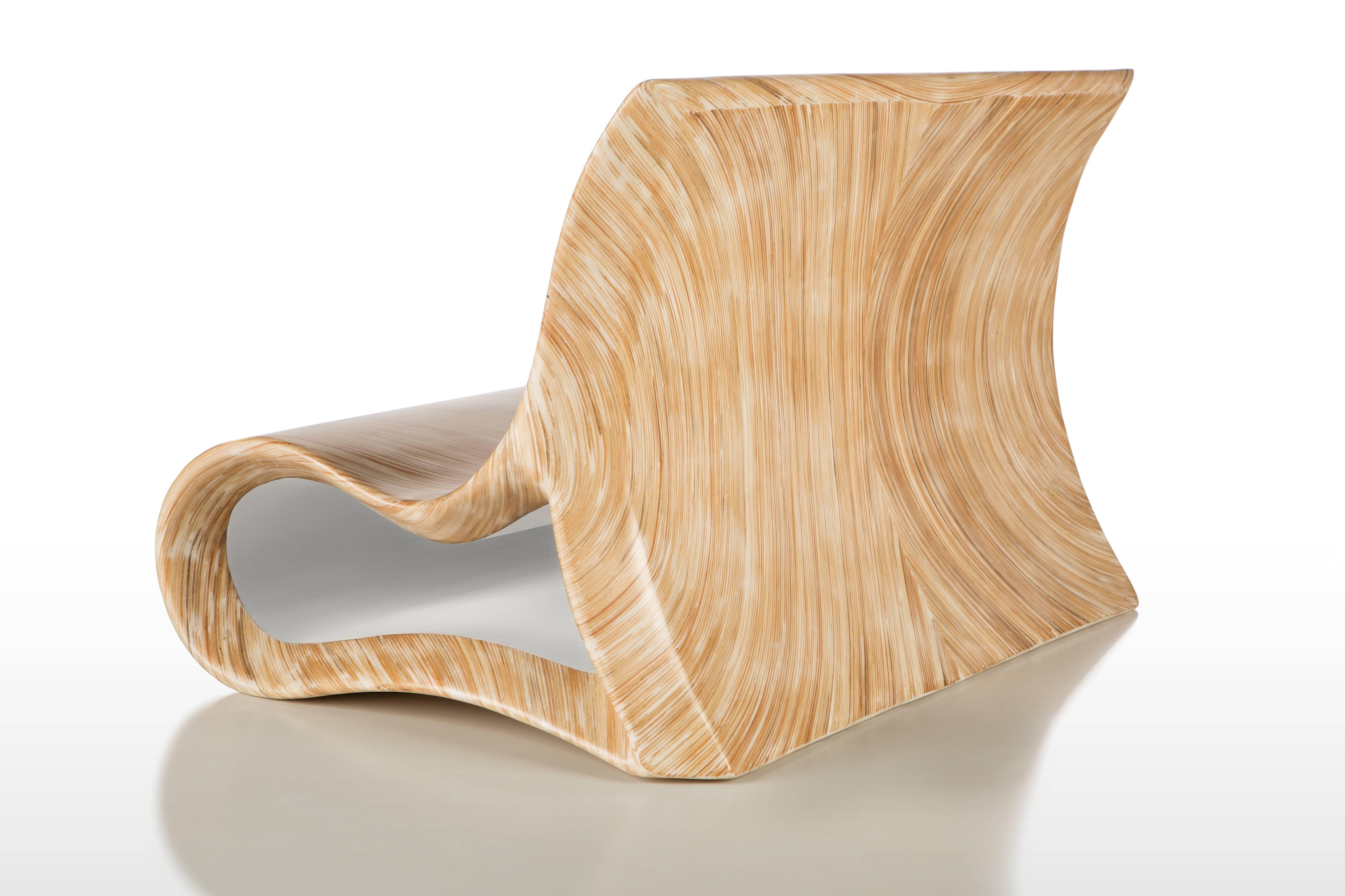 The Altoum Double sofa seater is a mesmerizing piece of furniture, with its meandering curves and seemingly endless tree rings. The shape of this seat takes inspiration from Op Art whilst the sophisticated wood lamination finish breathes life into